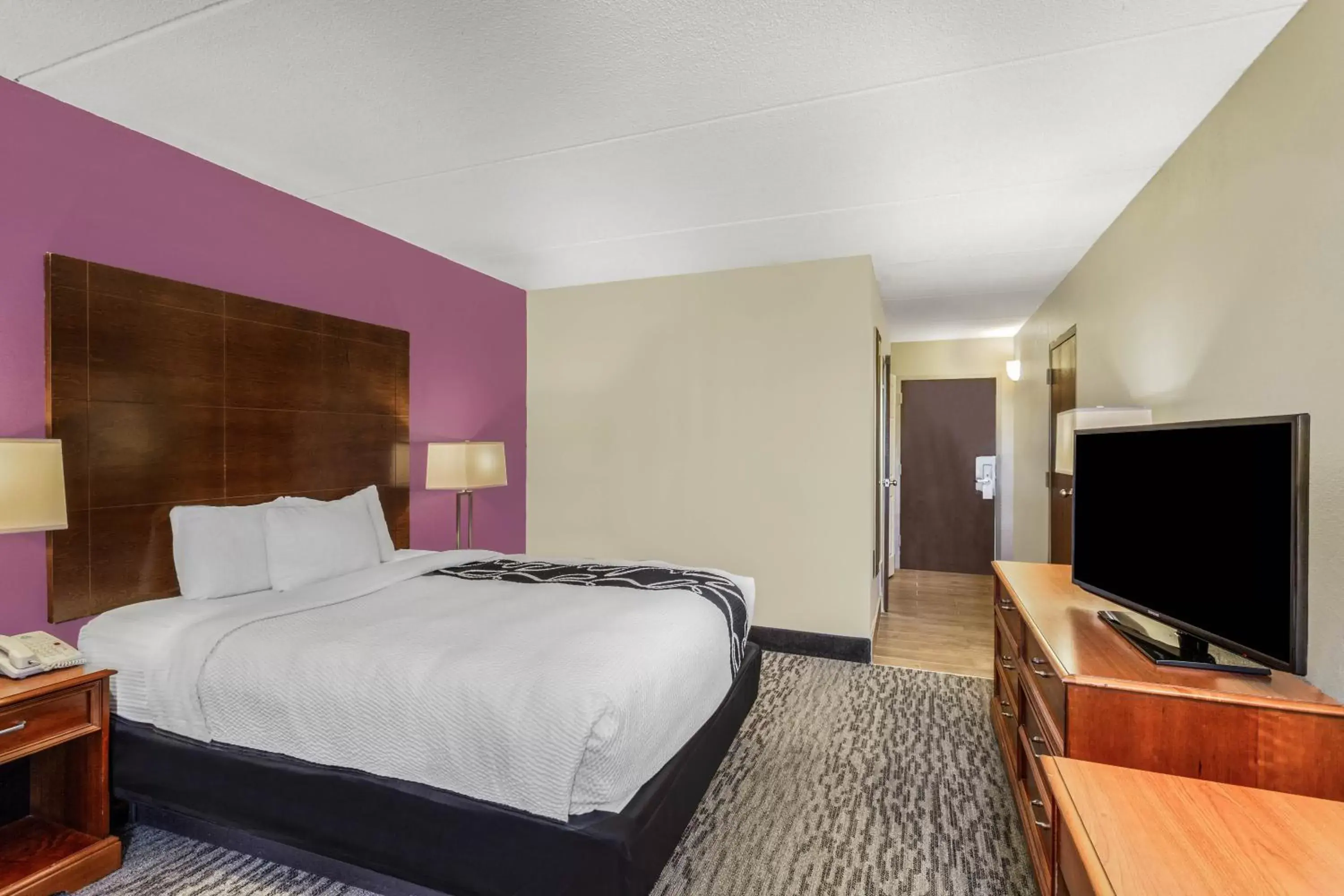 Bedroom, Bed in La Quinta Inn by Wyndham Binghamton - Johnson City