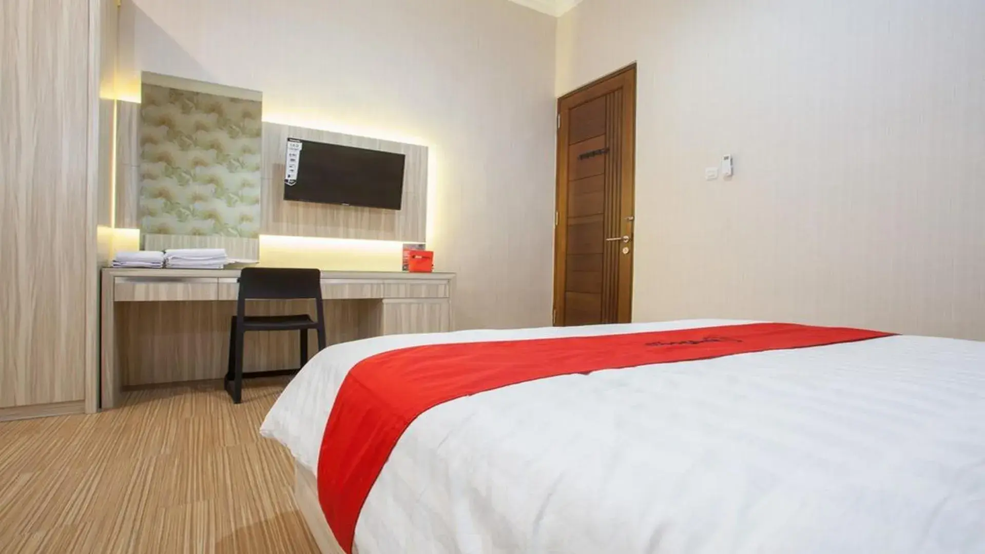 Bedroom, Bed in RedDoorz Syariah near Universitas Negeri Malang