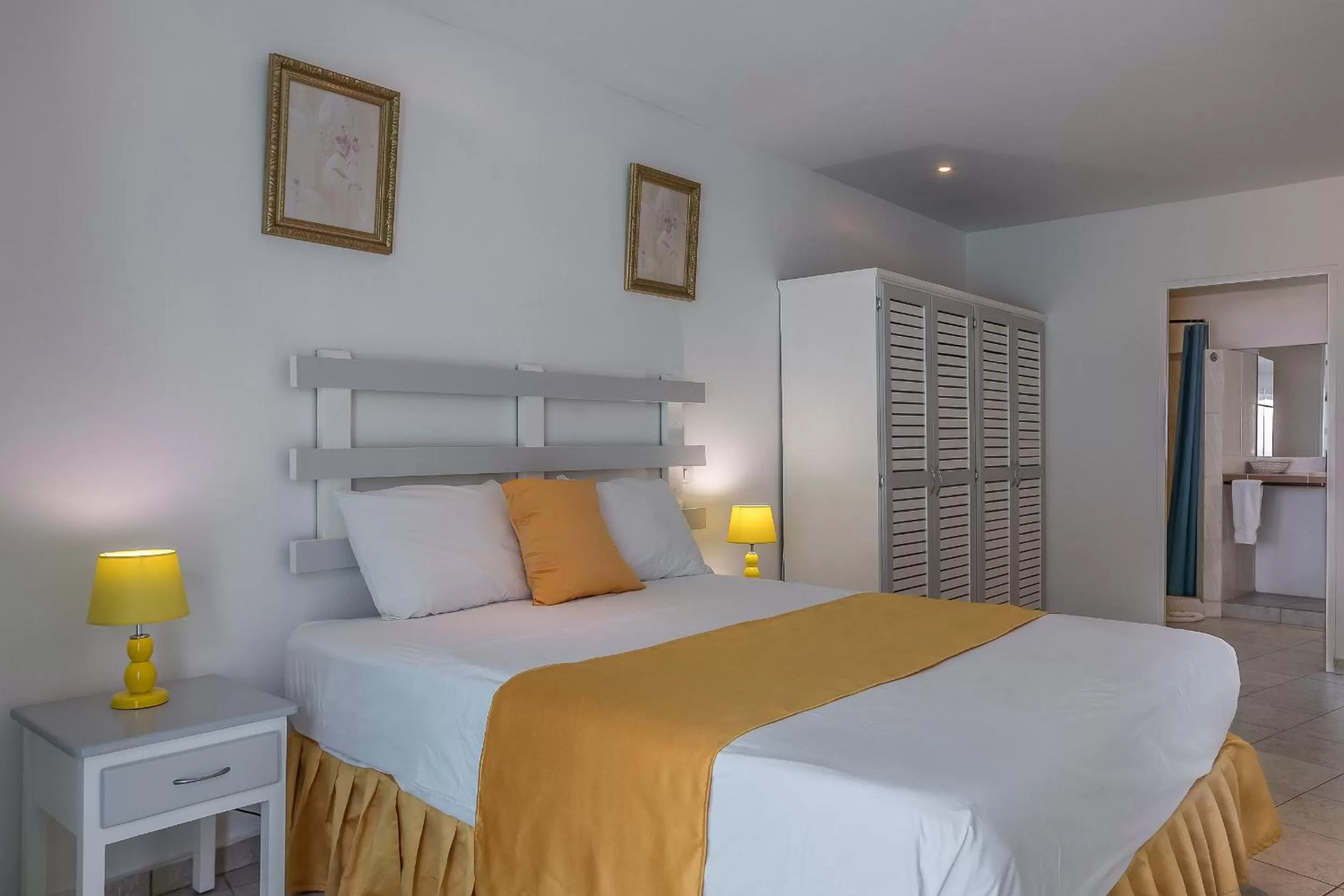 Restaurant/places to eat, Bed in Costarena Beach Hotel