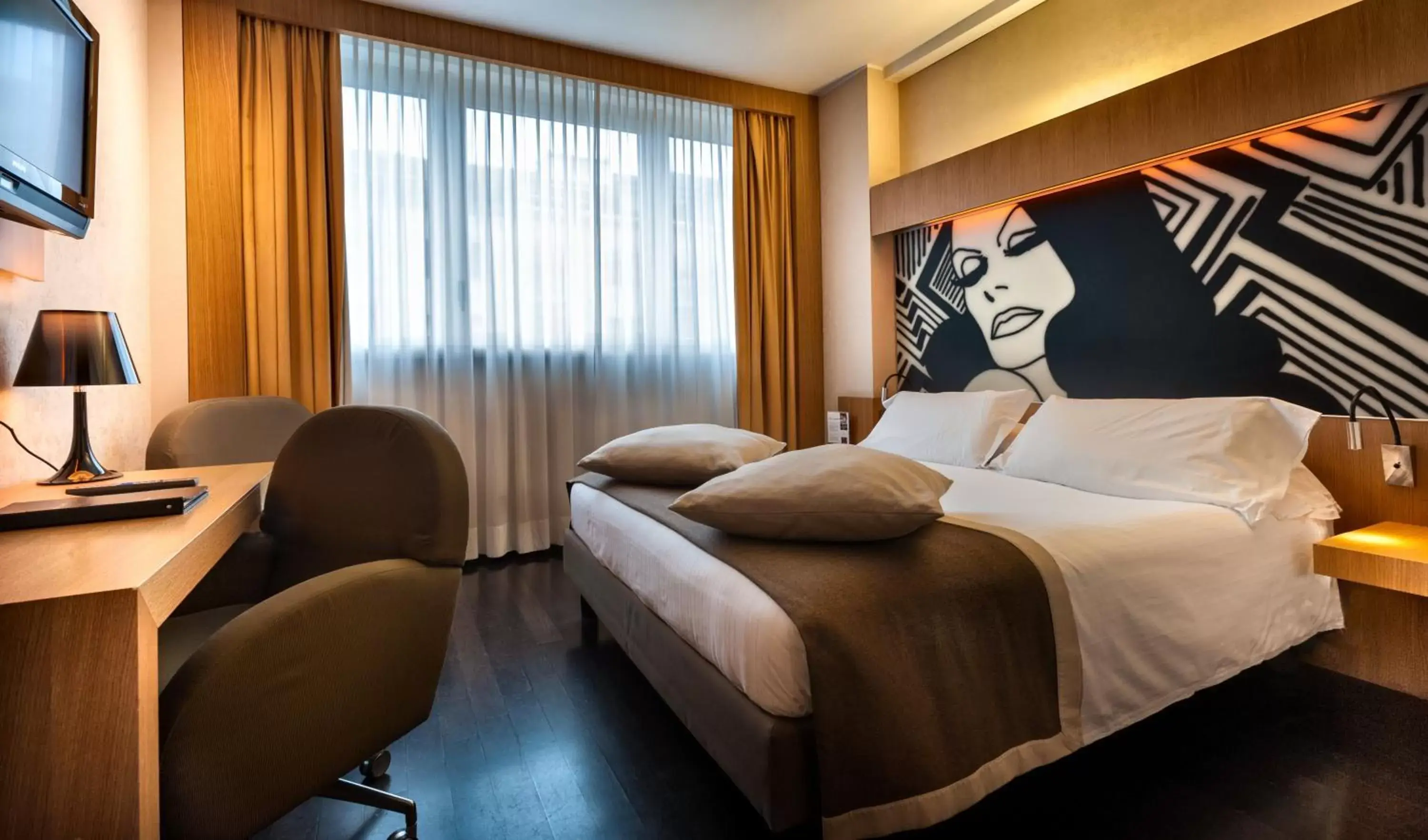 Photo of the whole room, Bed in Crowne Plaza Milan City, an IHG Hotel