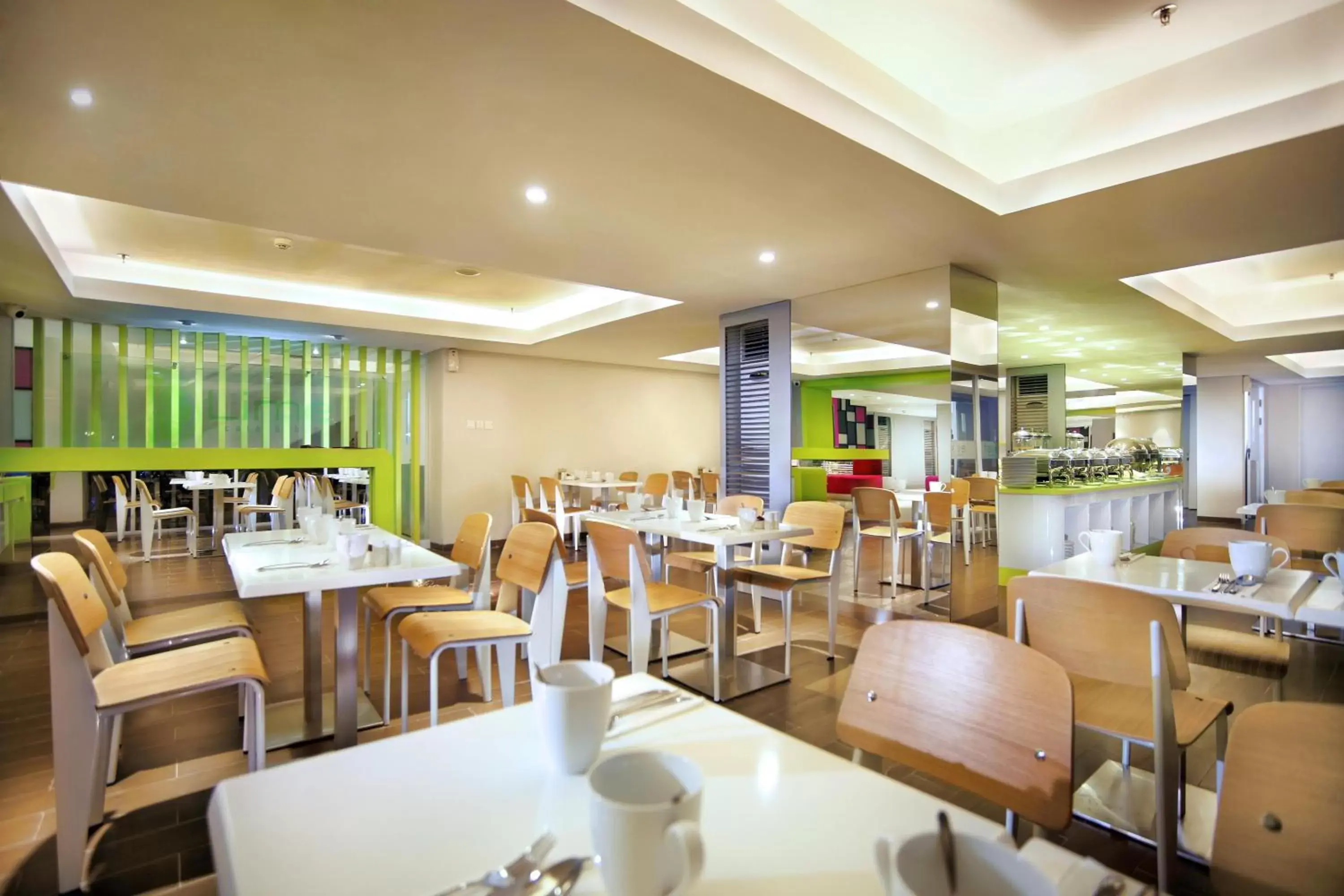 Restaurant/Places to Eat in favehotel Gatot Subroto Jakarta