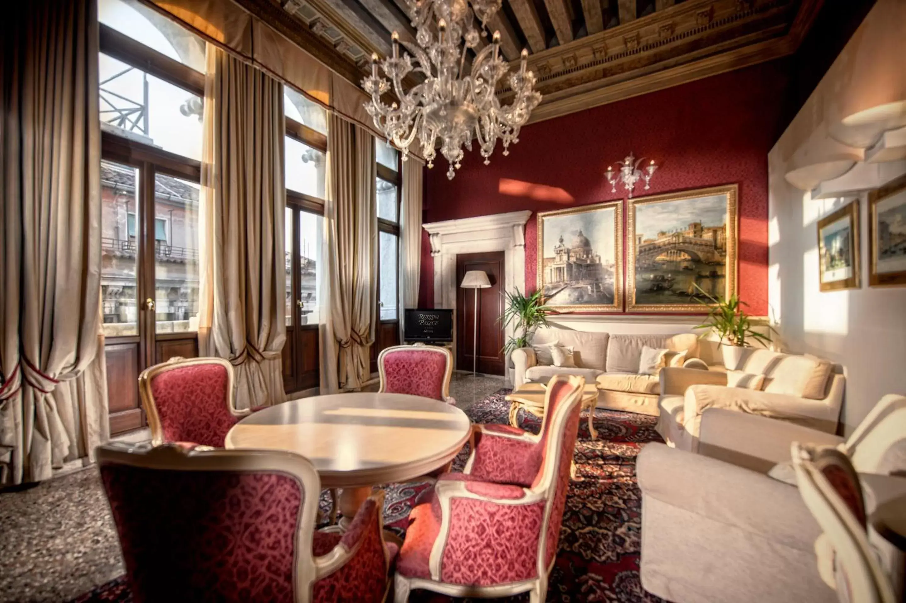 Decorative detail, Seating Area in Ruzzini Palace Hotel