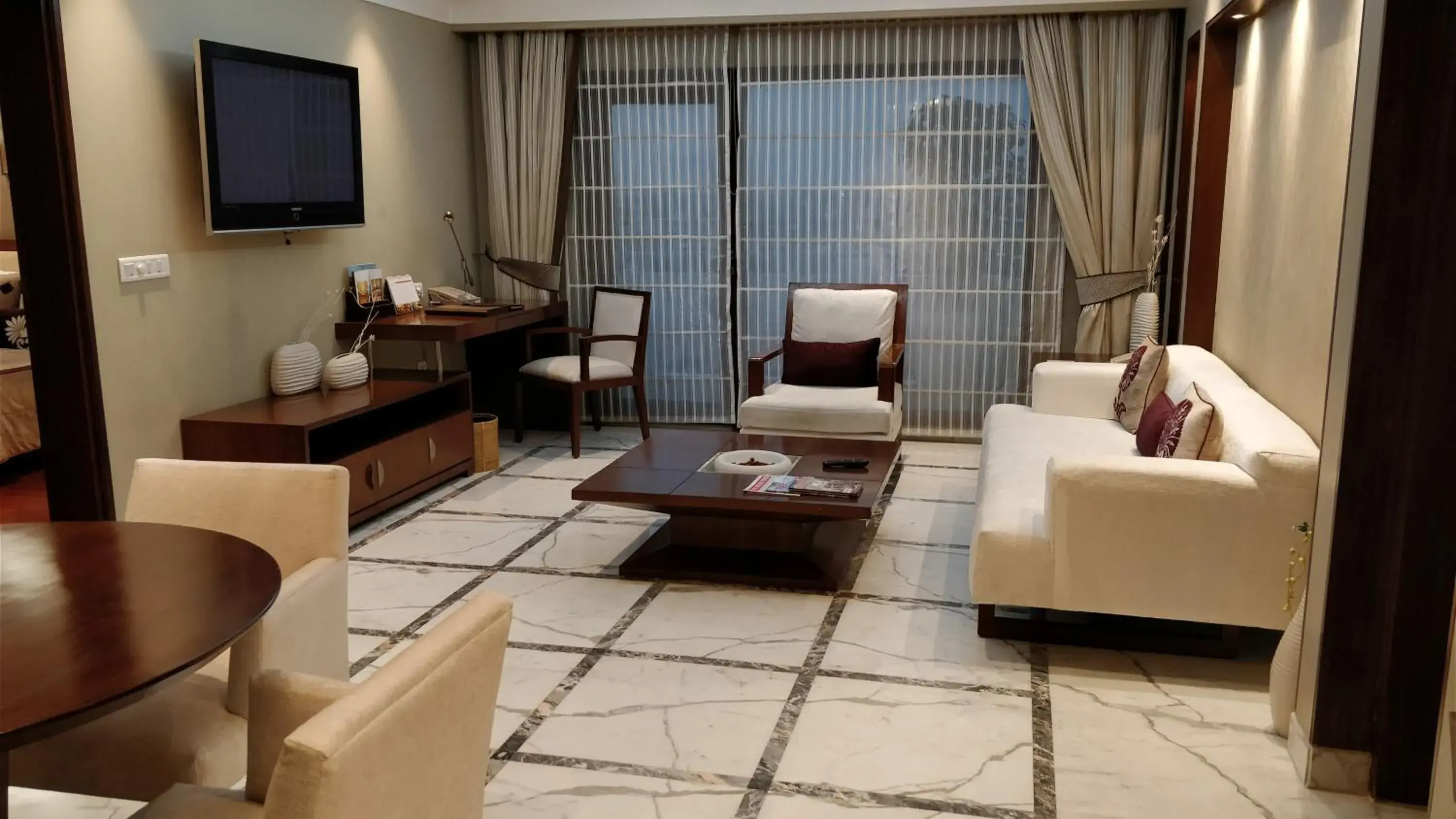 Living room, Seating Area in Jaypee Vasant Continental