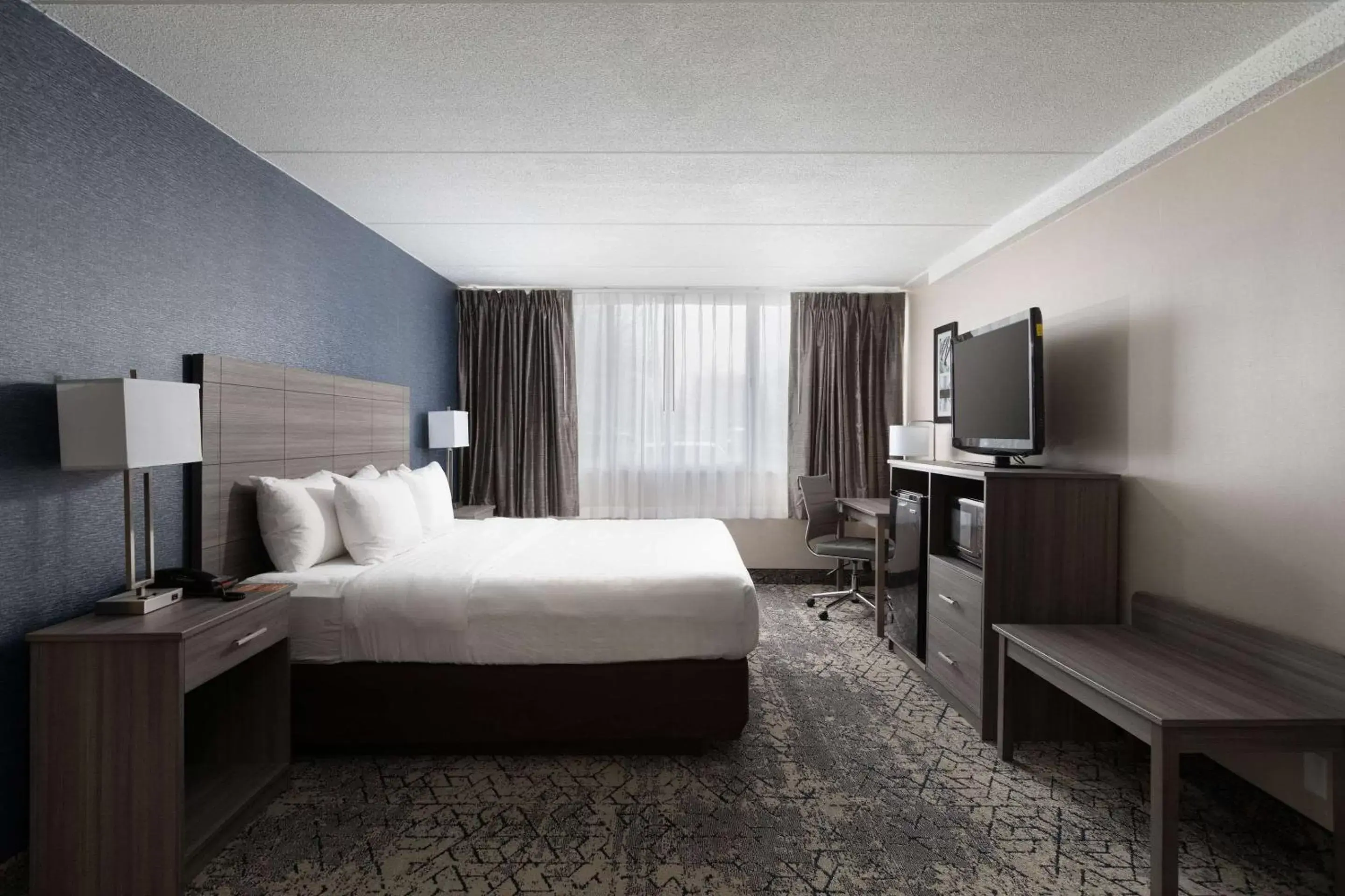 Bedroom, Bed in Clarion Hotel and Conference Center - Joliet