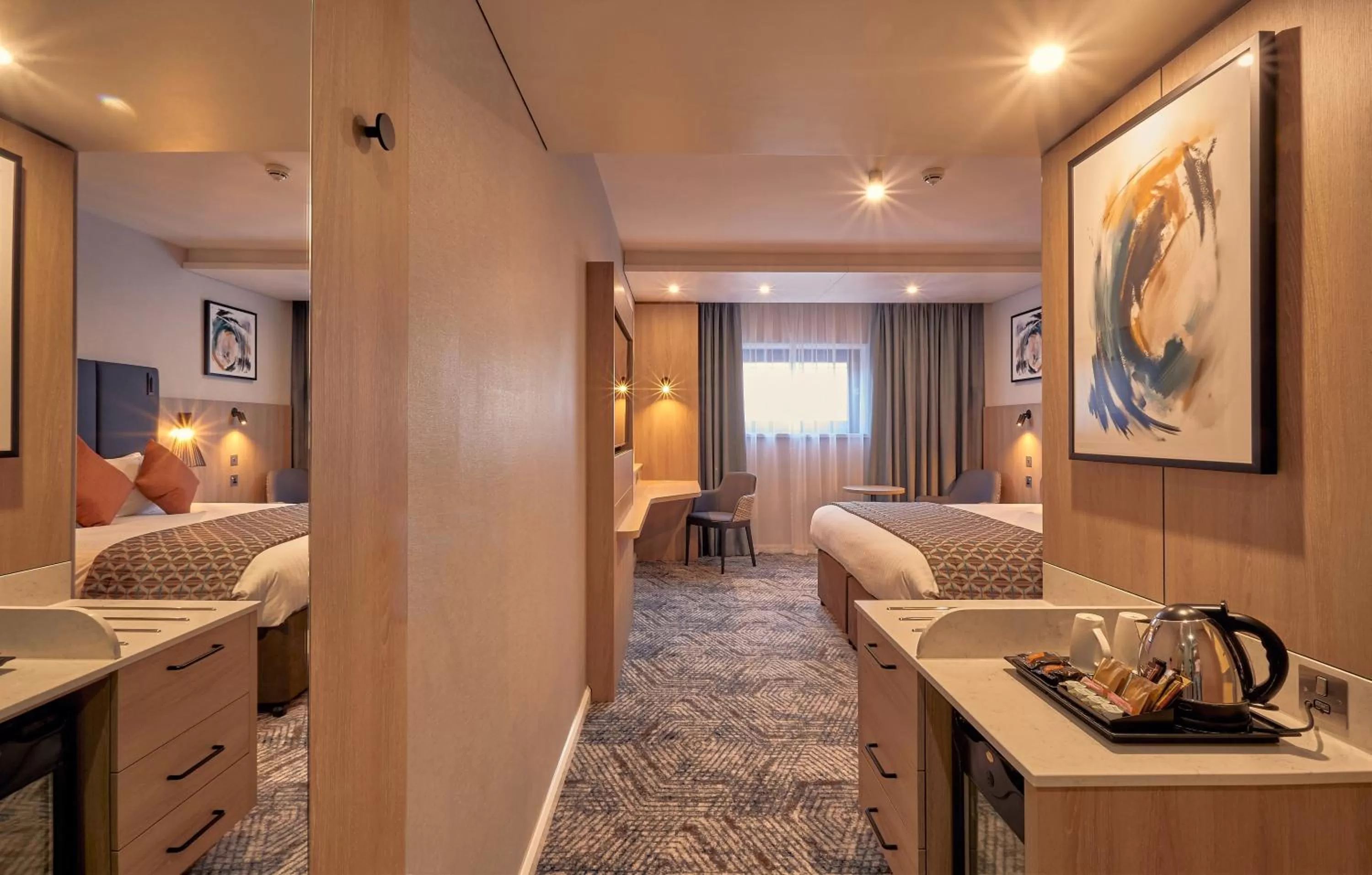 Photo of the whole room, Bed in Crowne Plaza Reading