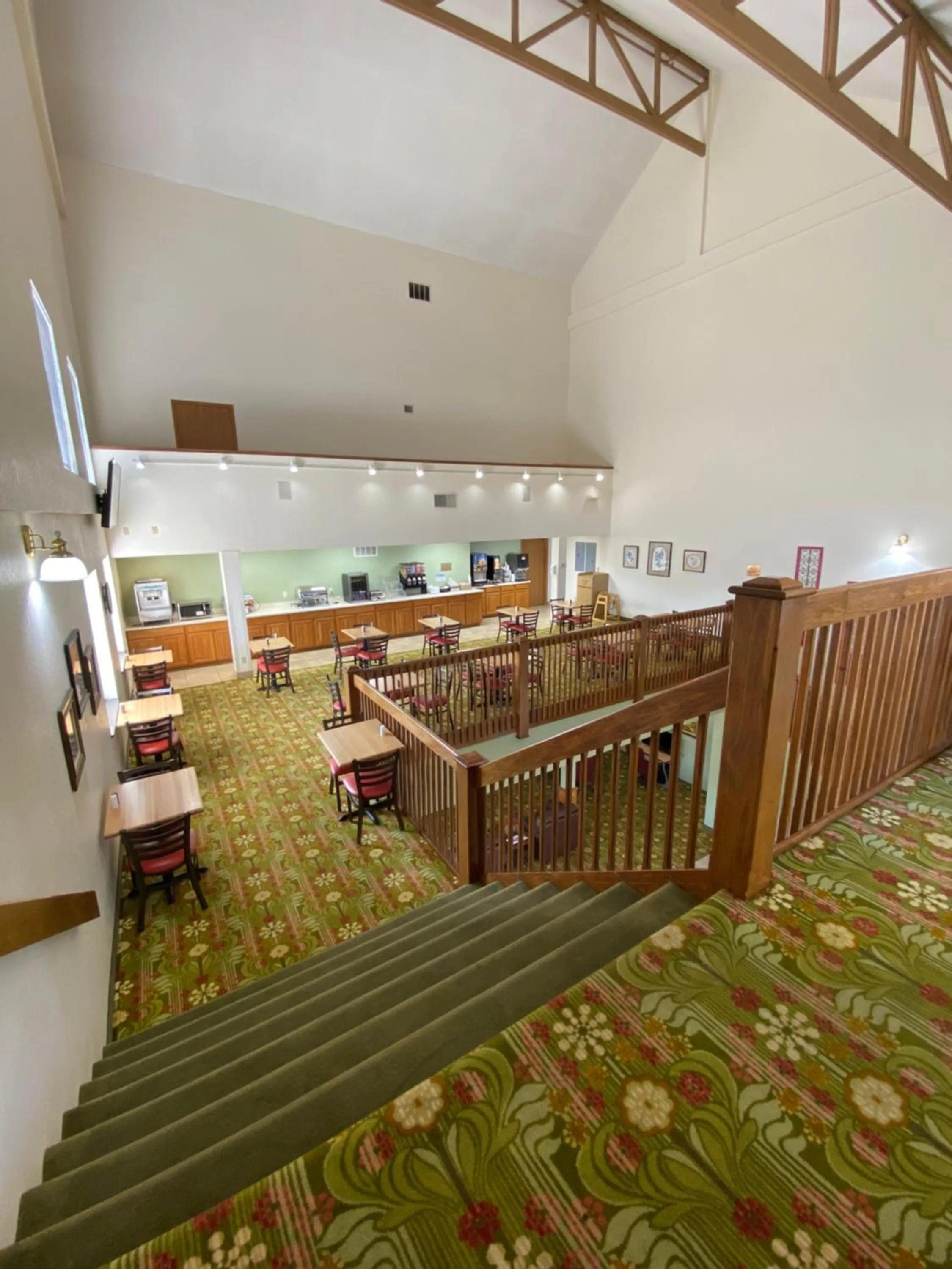 Buffet breakfast in Brookwood Inn Branson