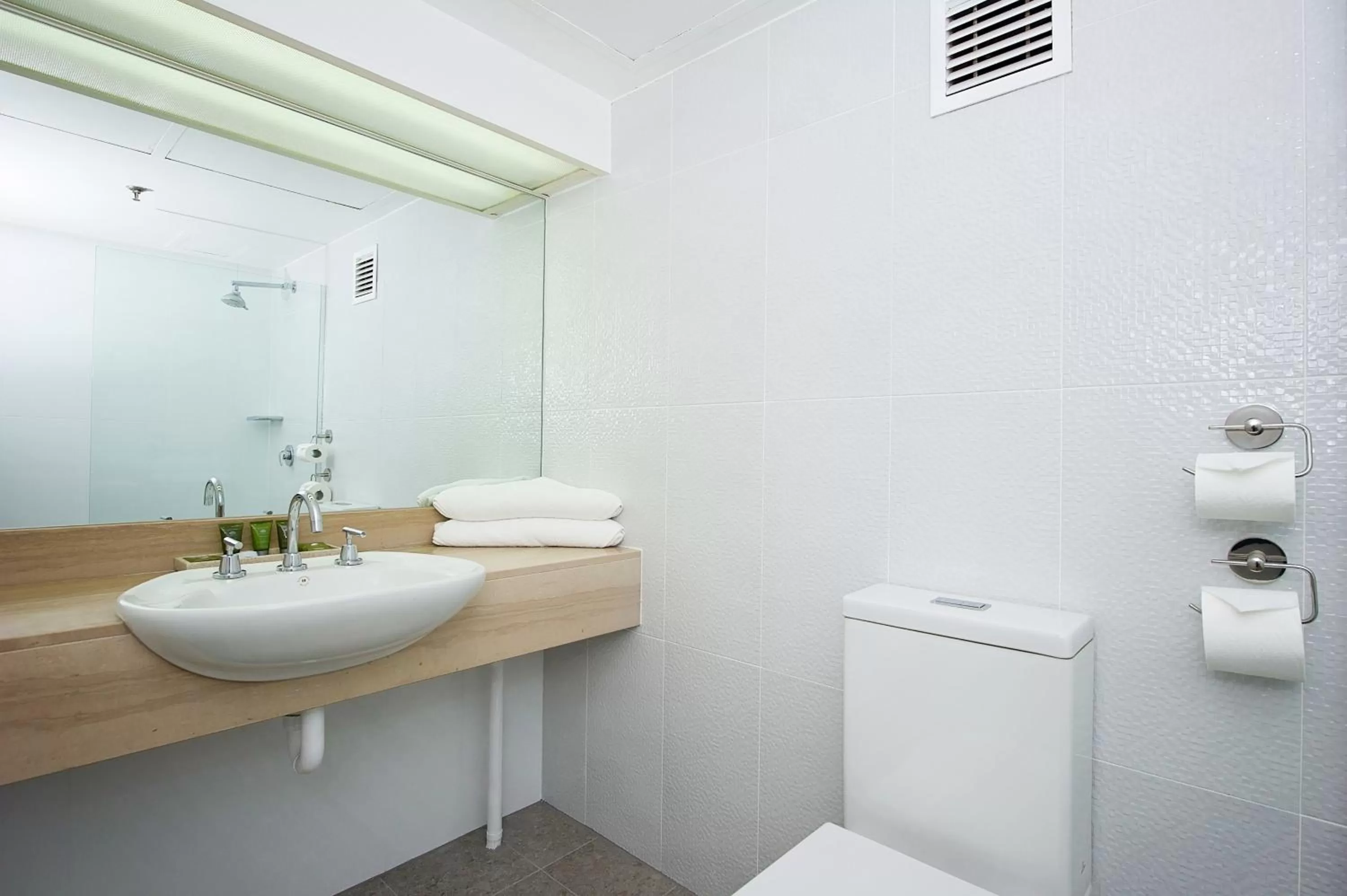 Bathroom in The Lord Forrest Hotel