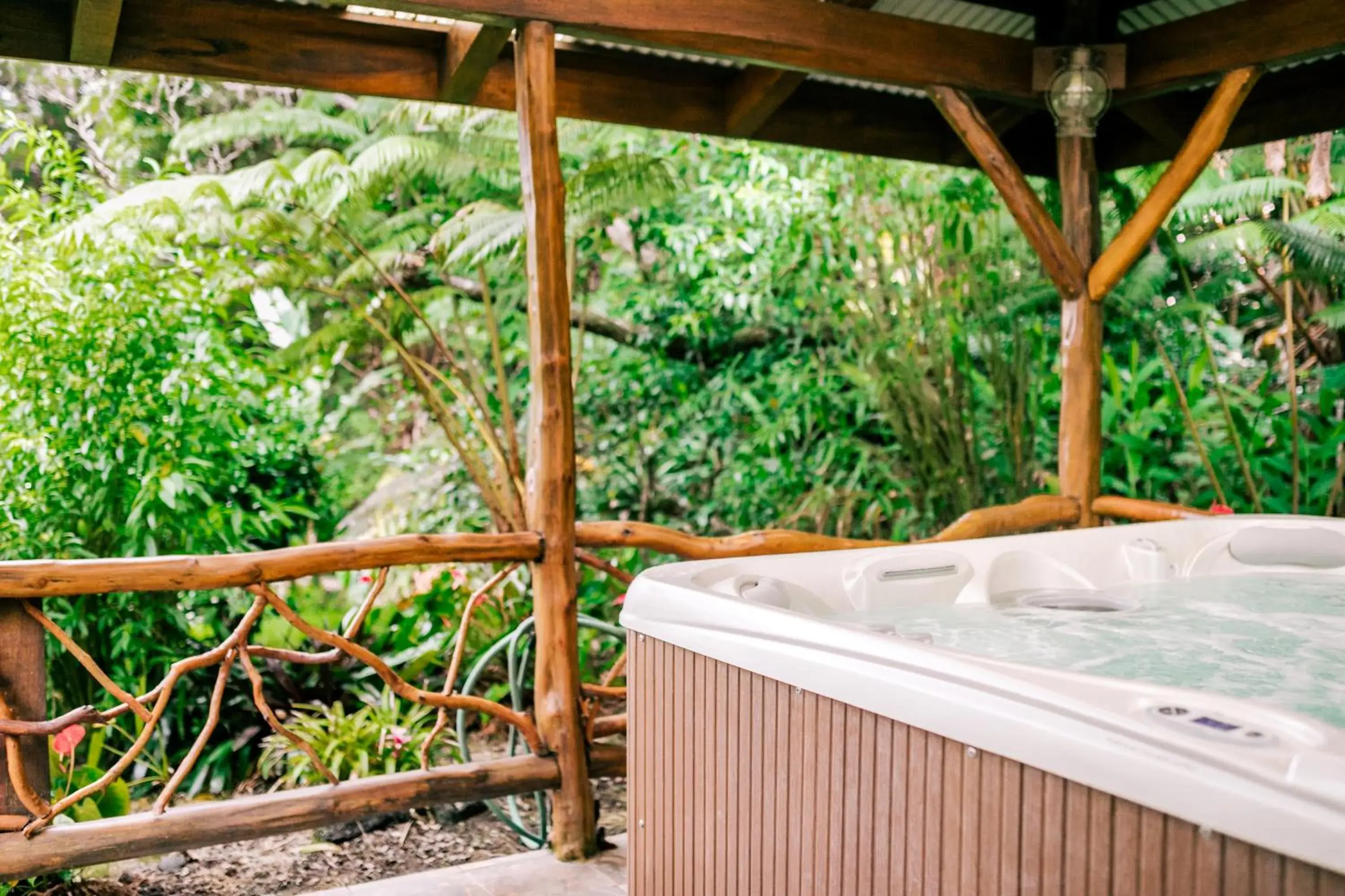 Hot Tub in Kilauea Lodge and Restaurant