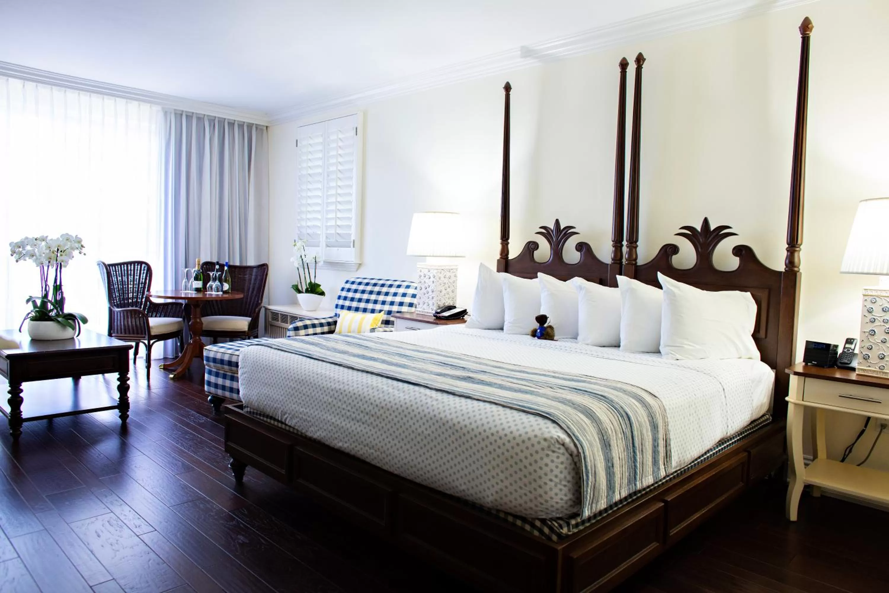 Bed in Inn at Pelican Bay