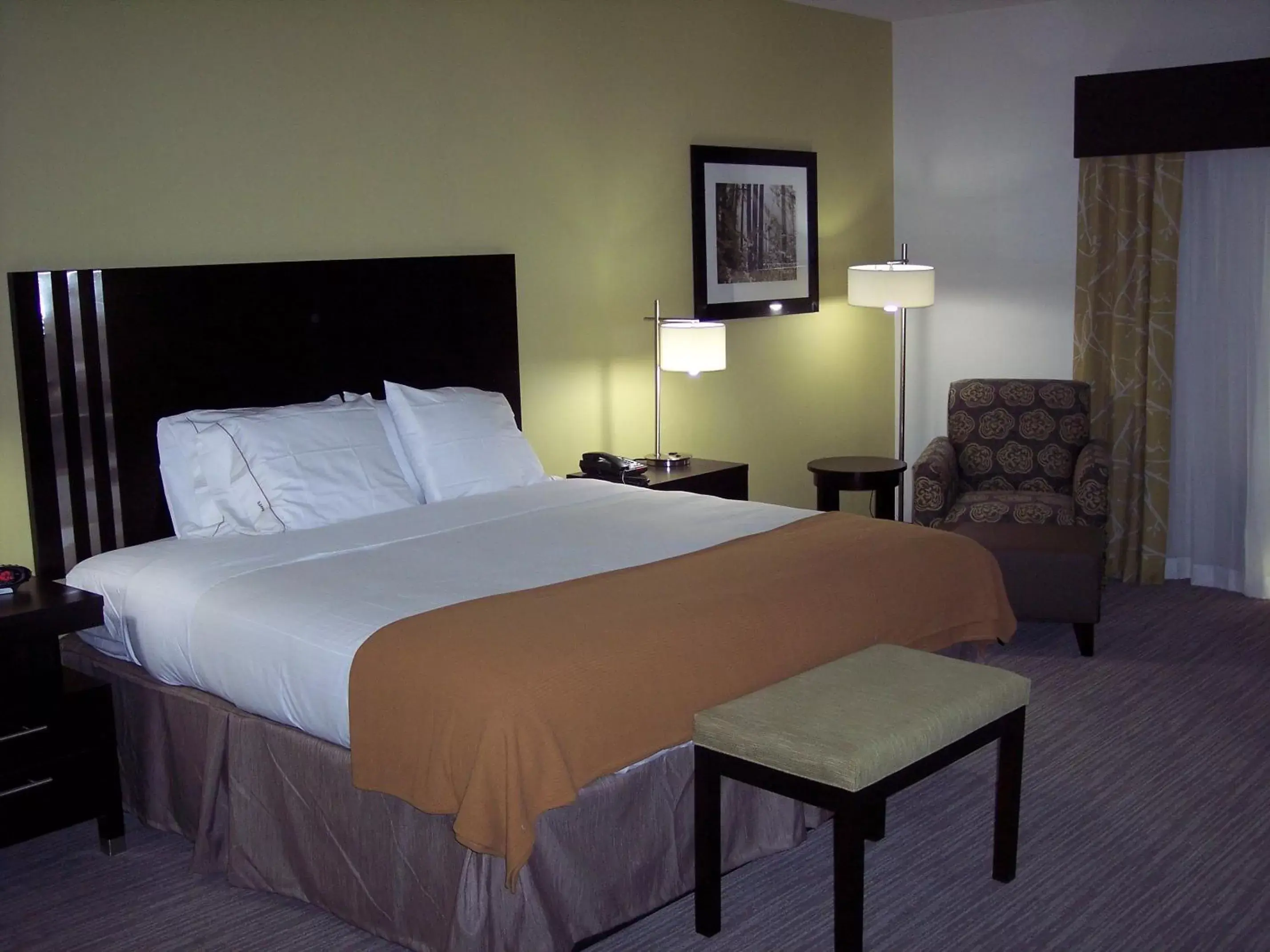 Bed in Holiday Inn Express Conway, an IHG Hotel