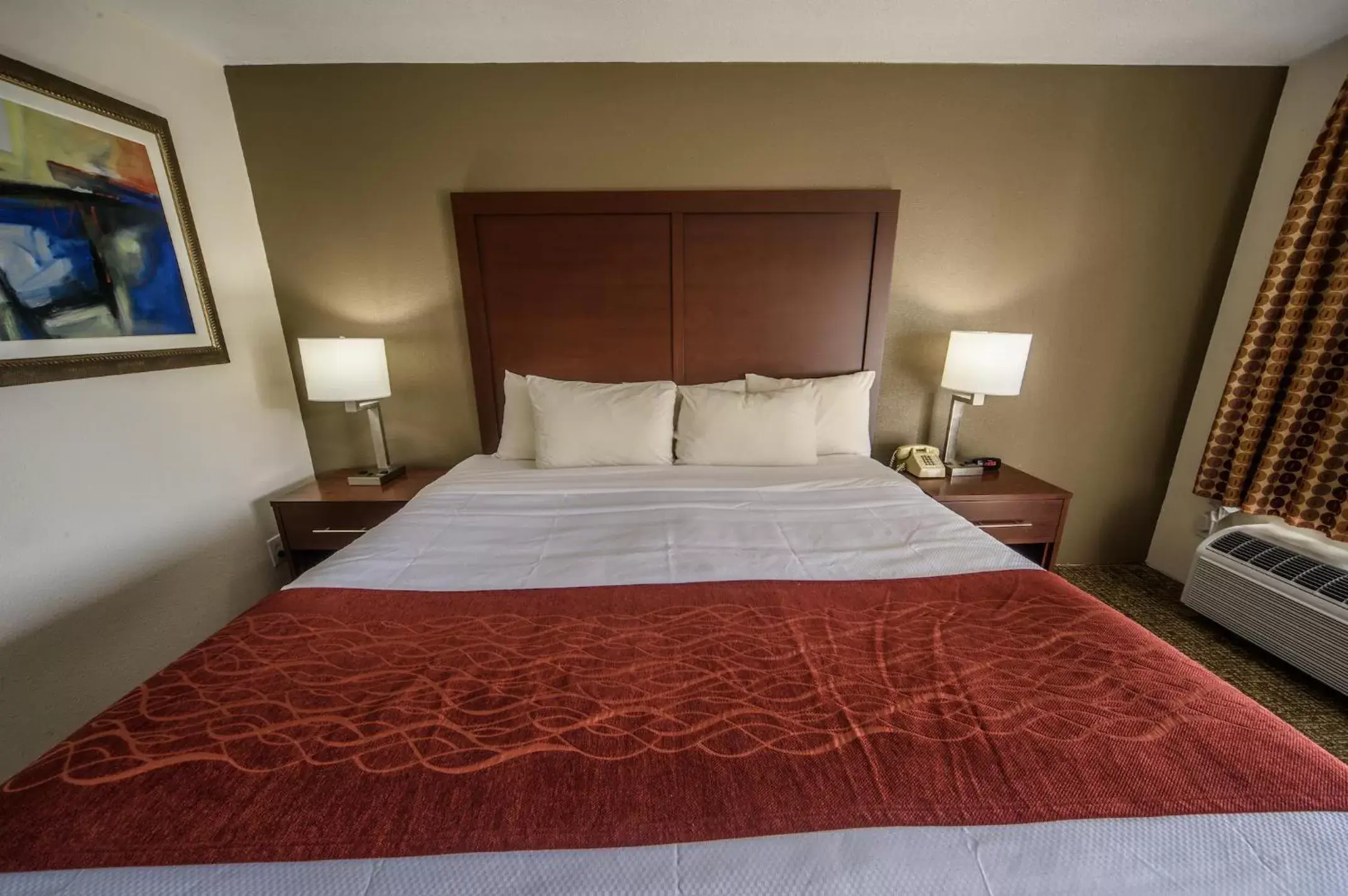 Bedroom, Bed in Richland Inn