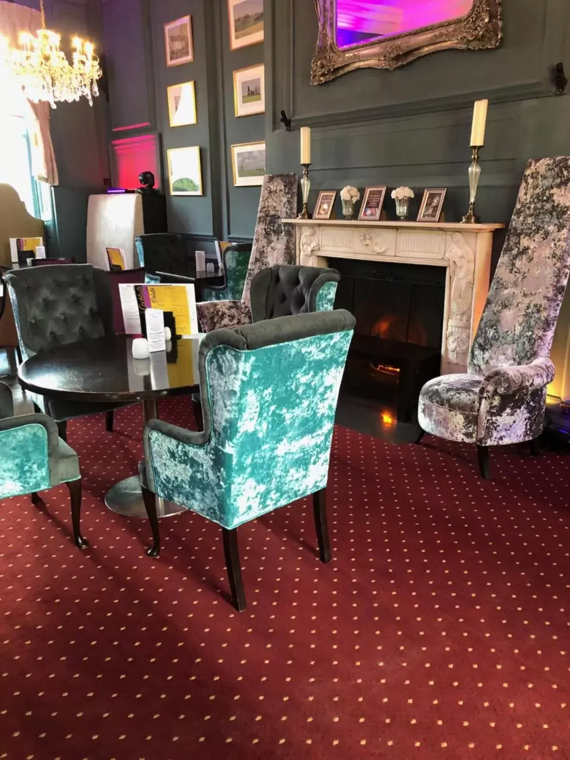 Lounge or bar, Seating Area in Kings Hotel