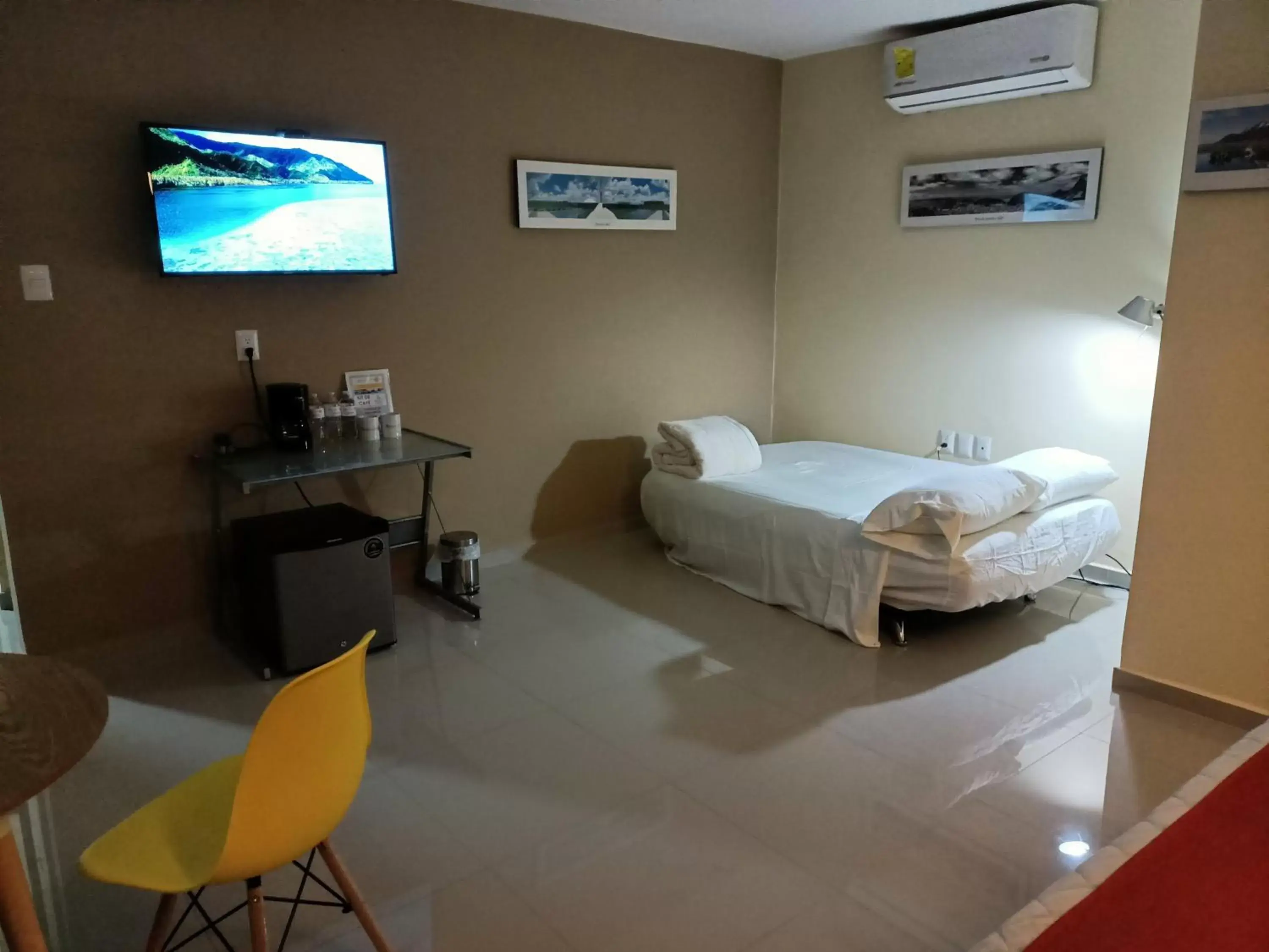 Communal lounge/ TV room, Bed in EXECUTIROOMS VERACRUZ