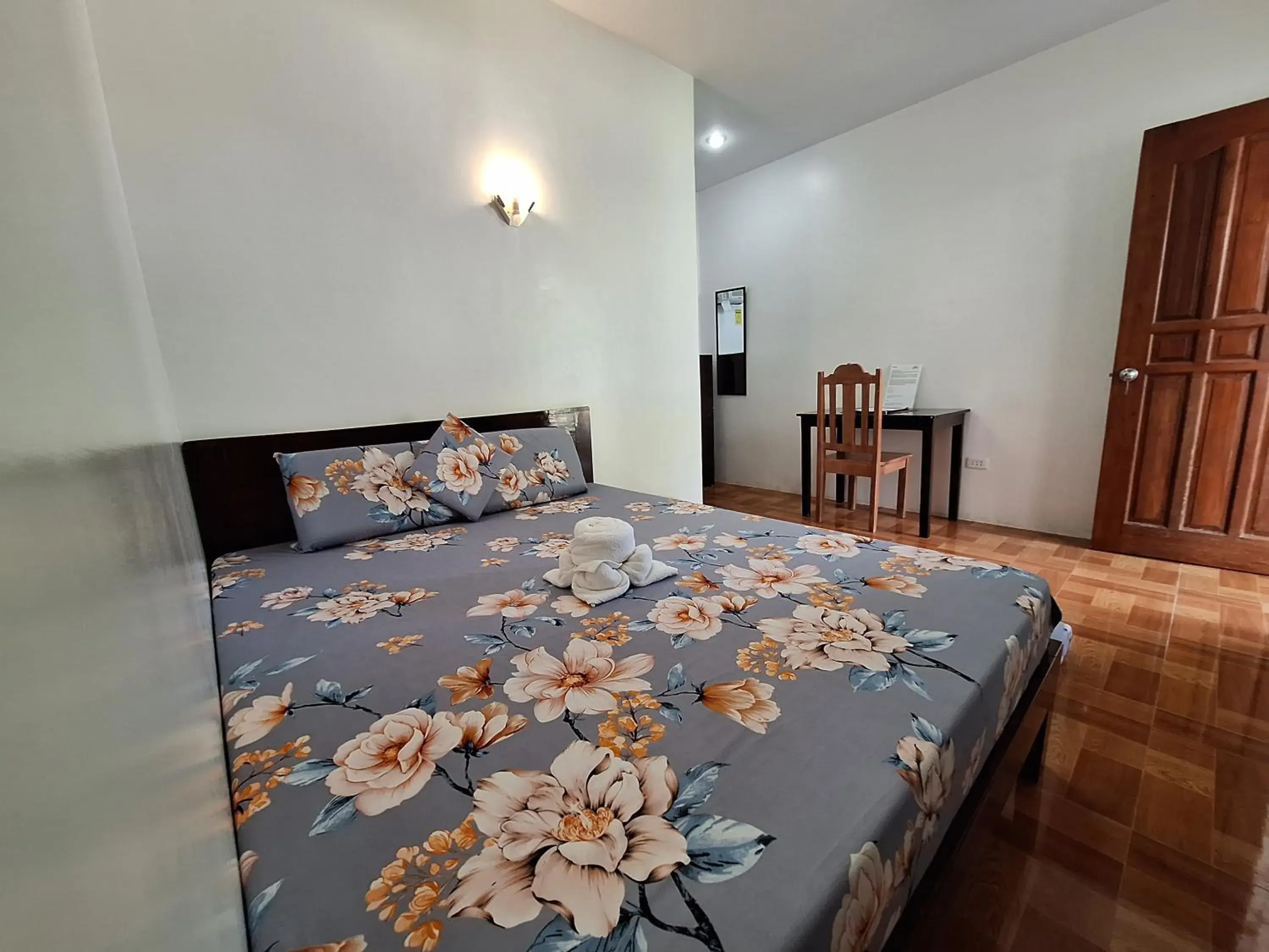 Photo of the whole room, Bed in Island Front - Bangcogon Resort and Restaurant Photo of the whole room, Bed in Island Front - Bangcogon Resort and Restaurant