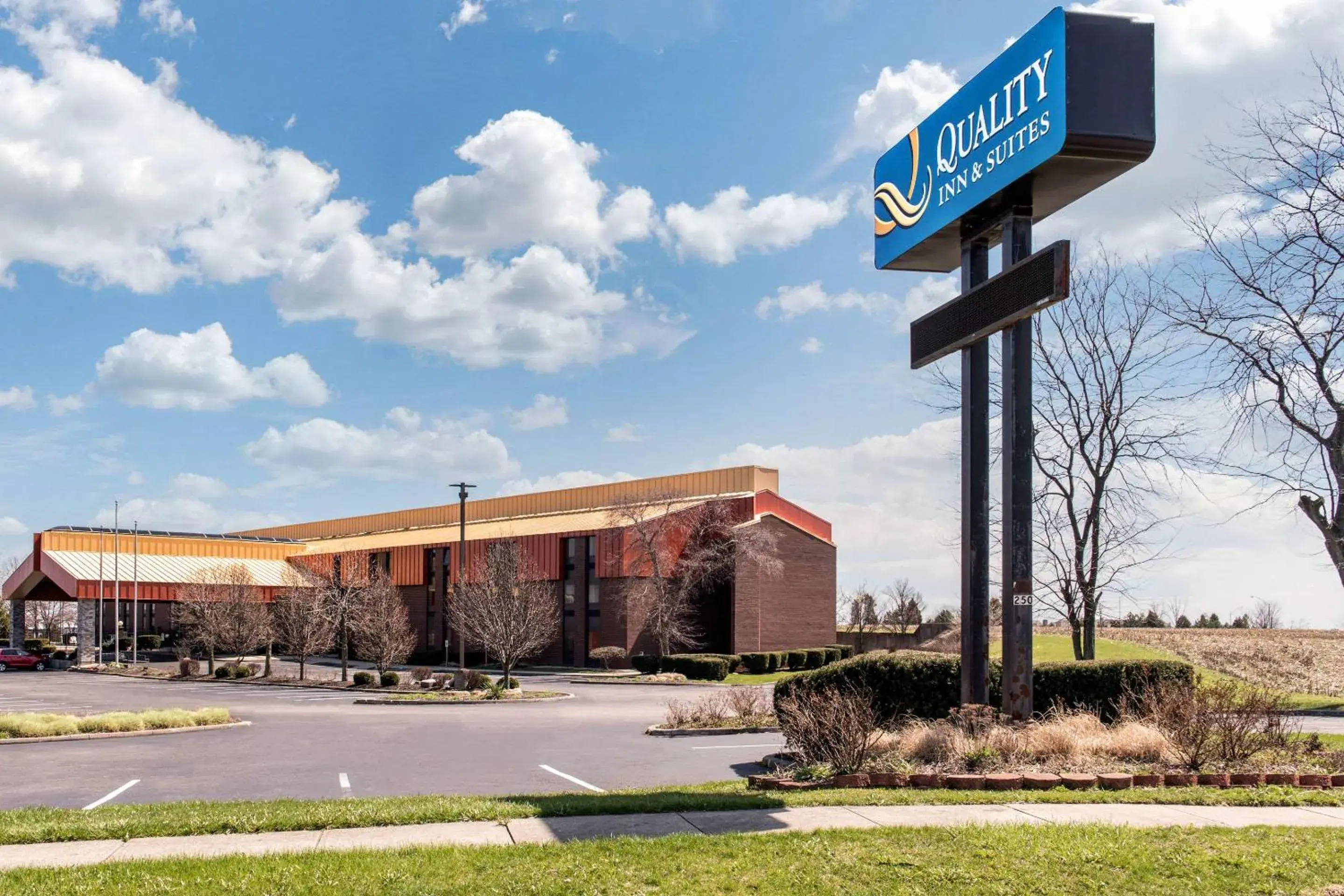 Property Building in Quality Inn & Suites Miamisburg - Dayton South