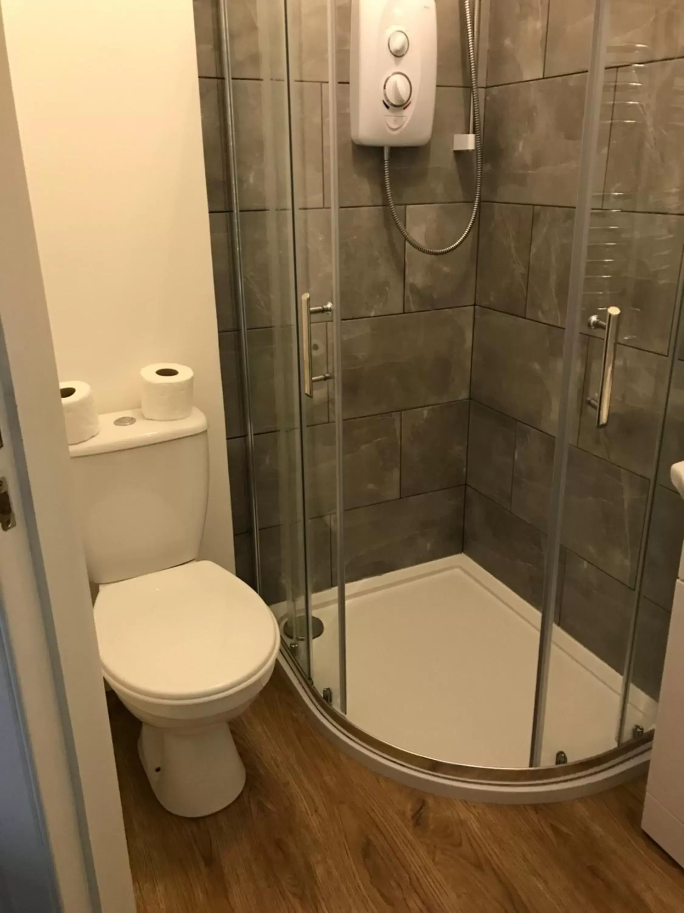 Shower, Bathroom in Royal Mile Balconies by the Castle