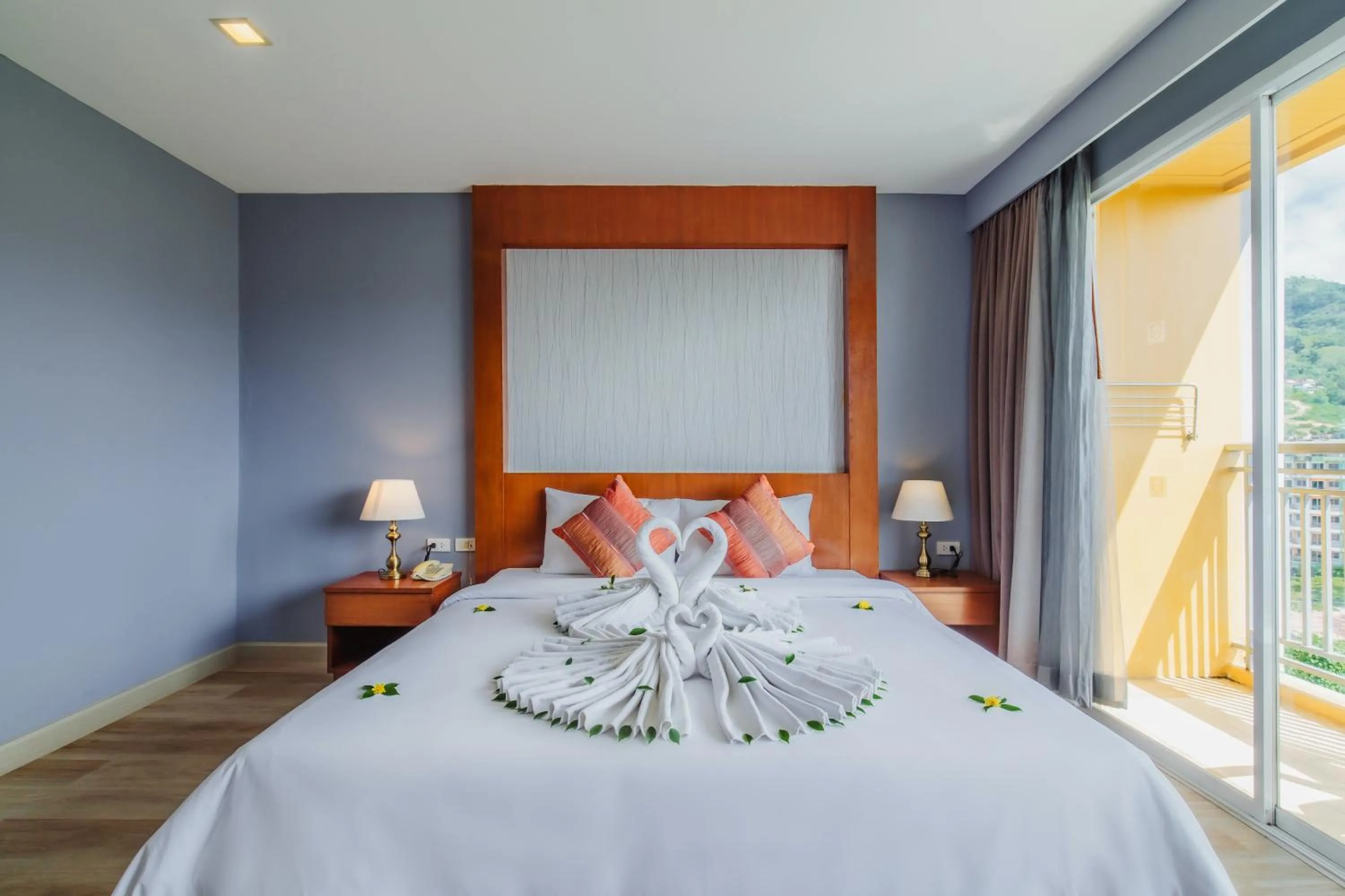 Bed in Elite Suites Patong