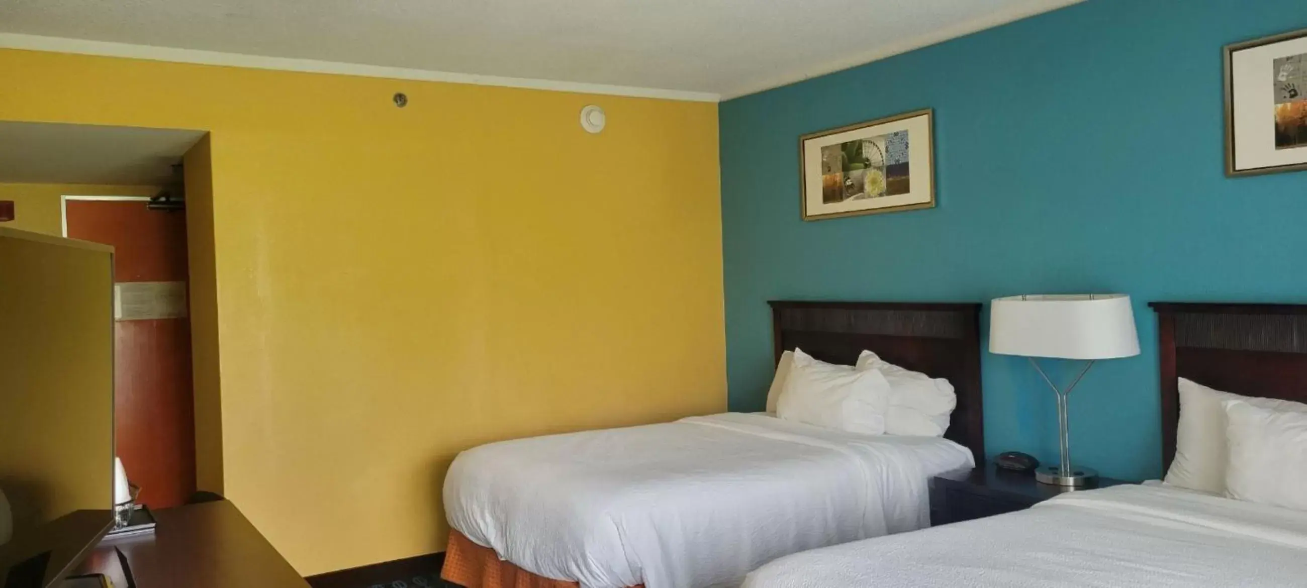 Bed in Fairfield Inn & Suites Cincinnati North/Sharonville