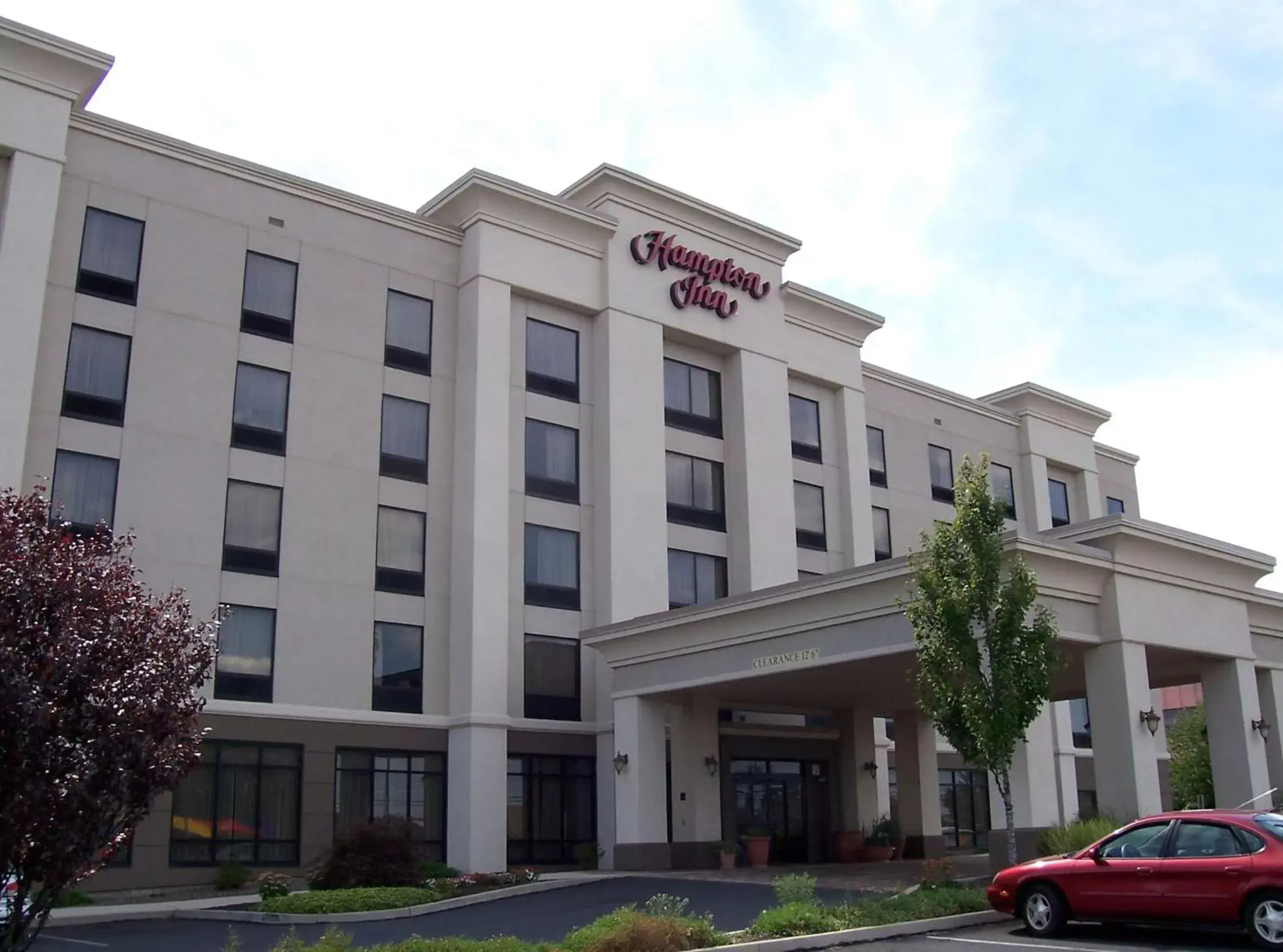 Property Building in Hampton Inn Easton