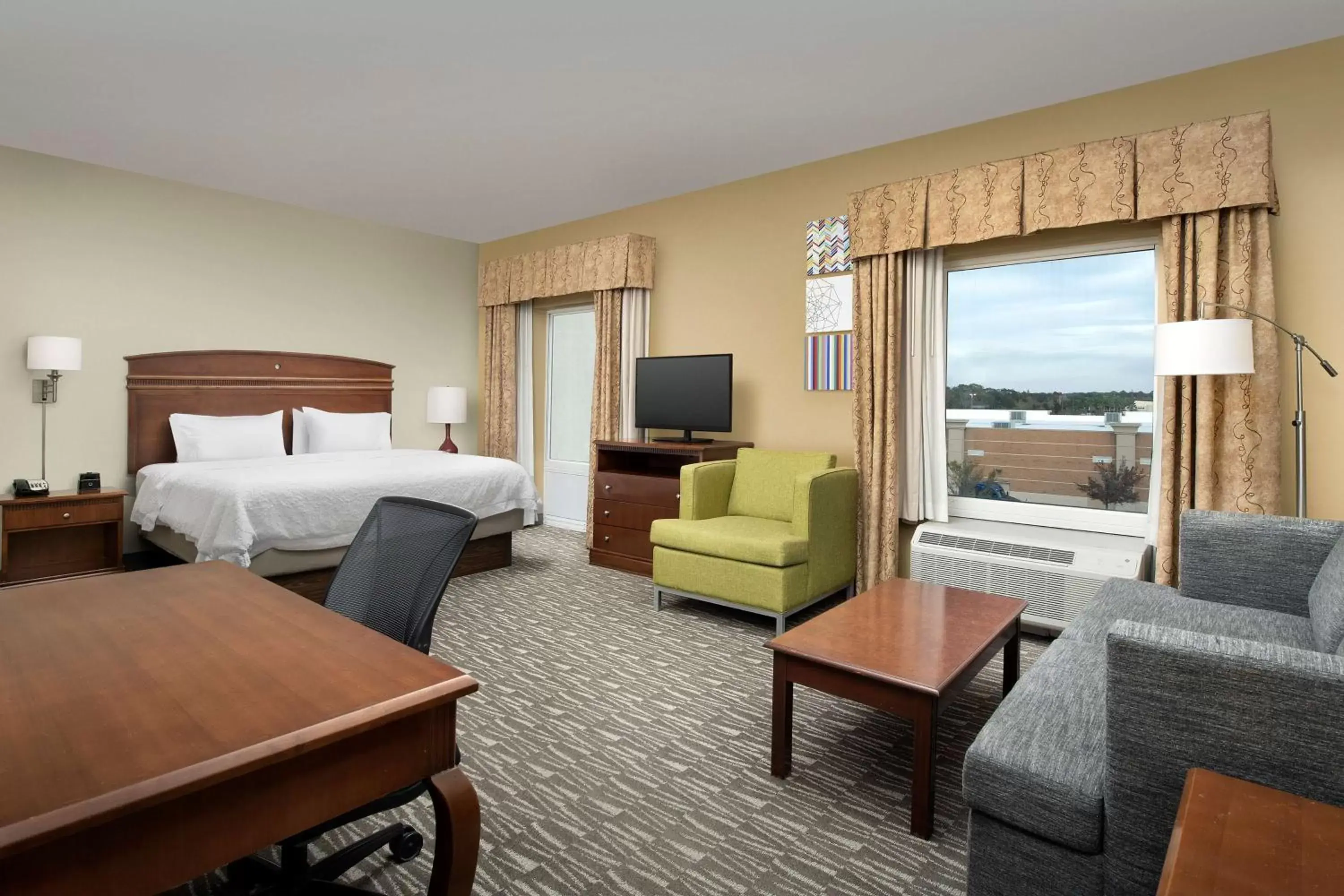 Bedroom in Hampton Inn & Suites Lakeland-South Polk Parkway