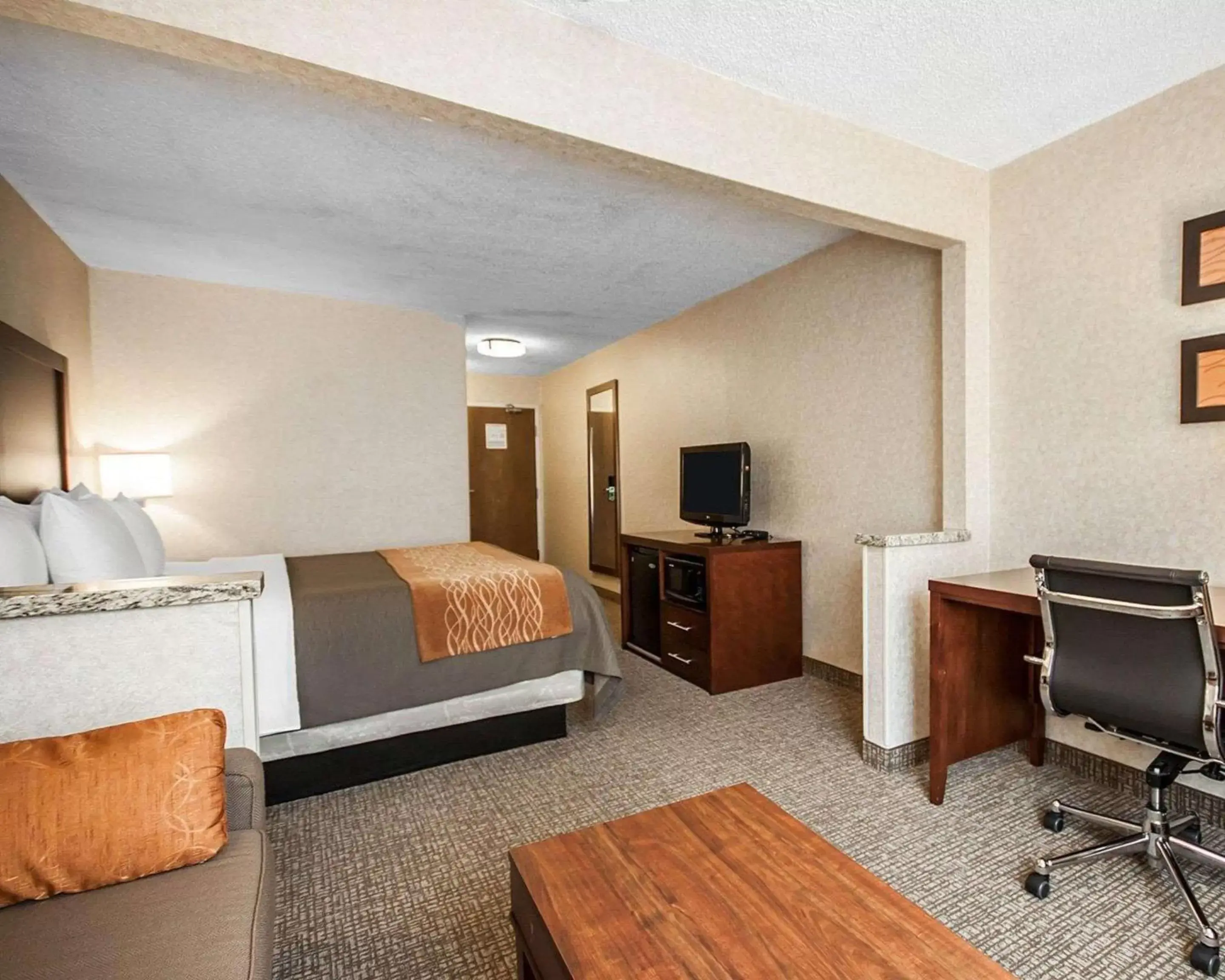 Photo of the whole room, Bed in Quality Inn