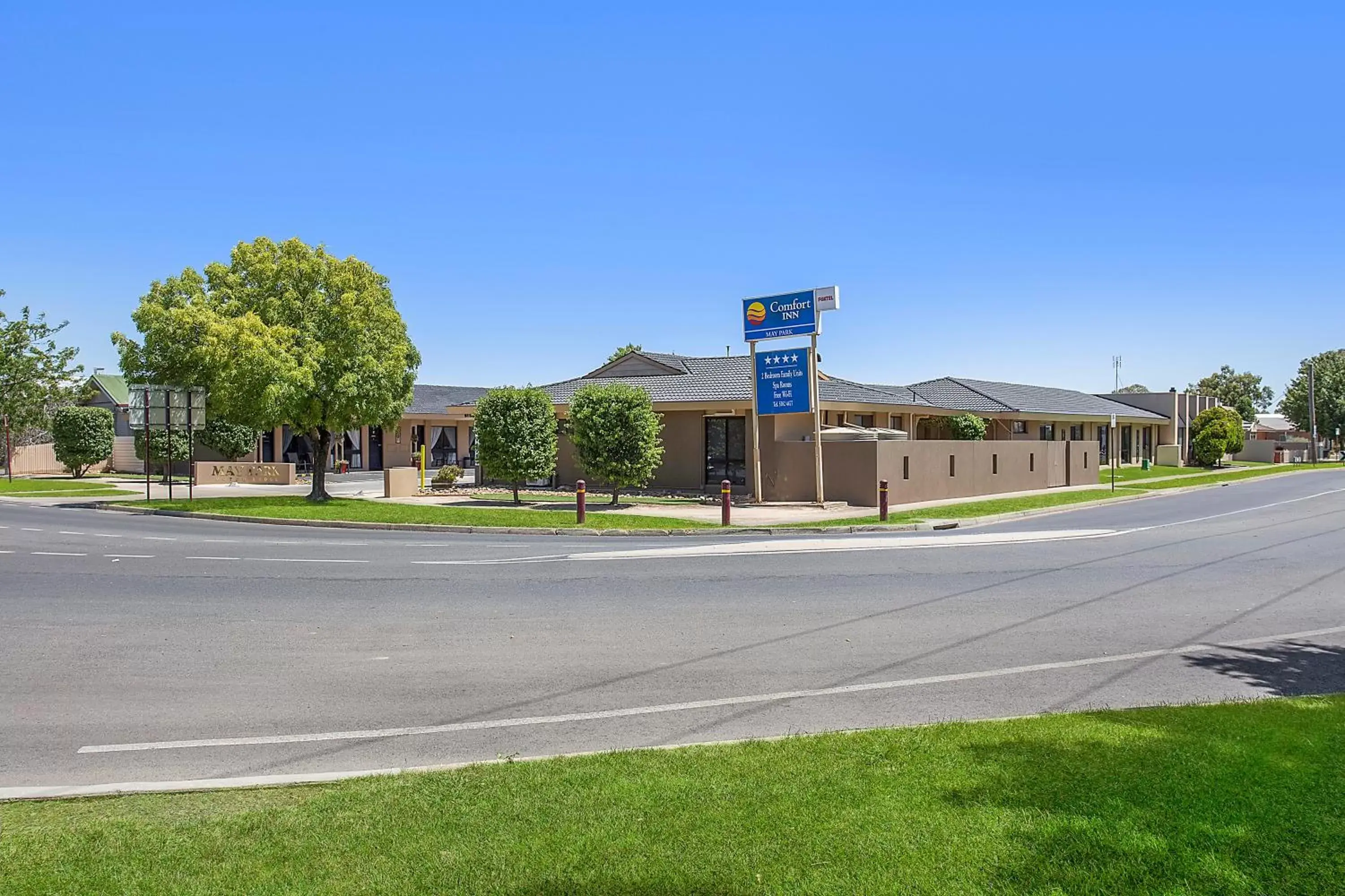 Property Building in Comfort Inn May Park