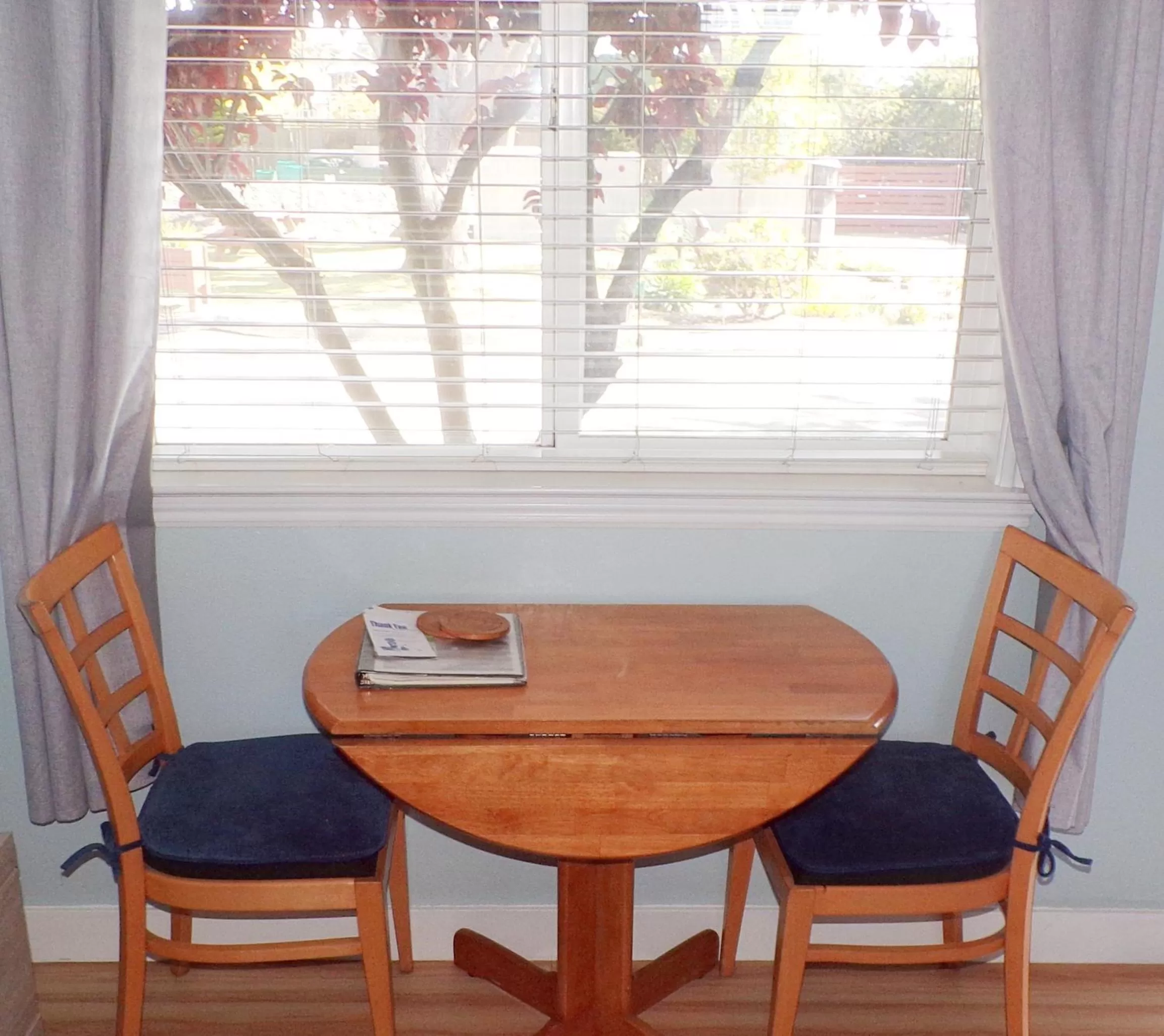 Dining area in Shoreline Cottages