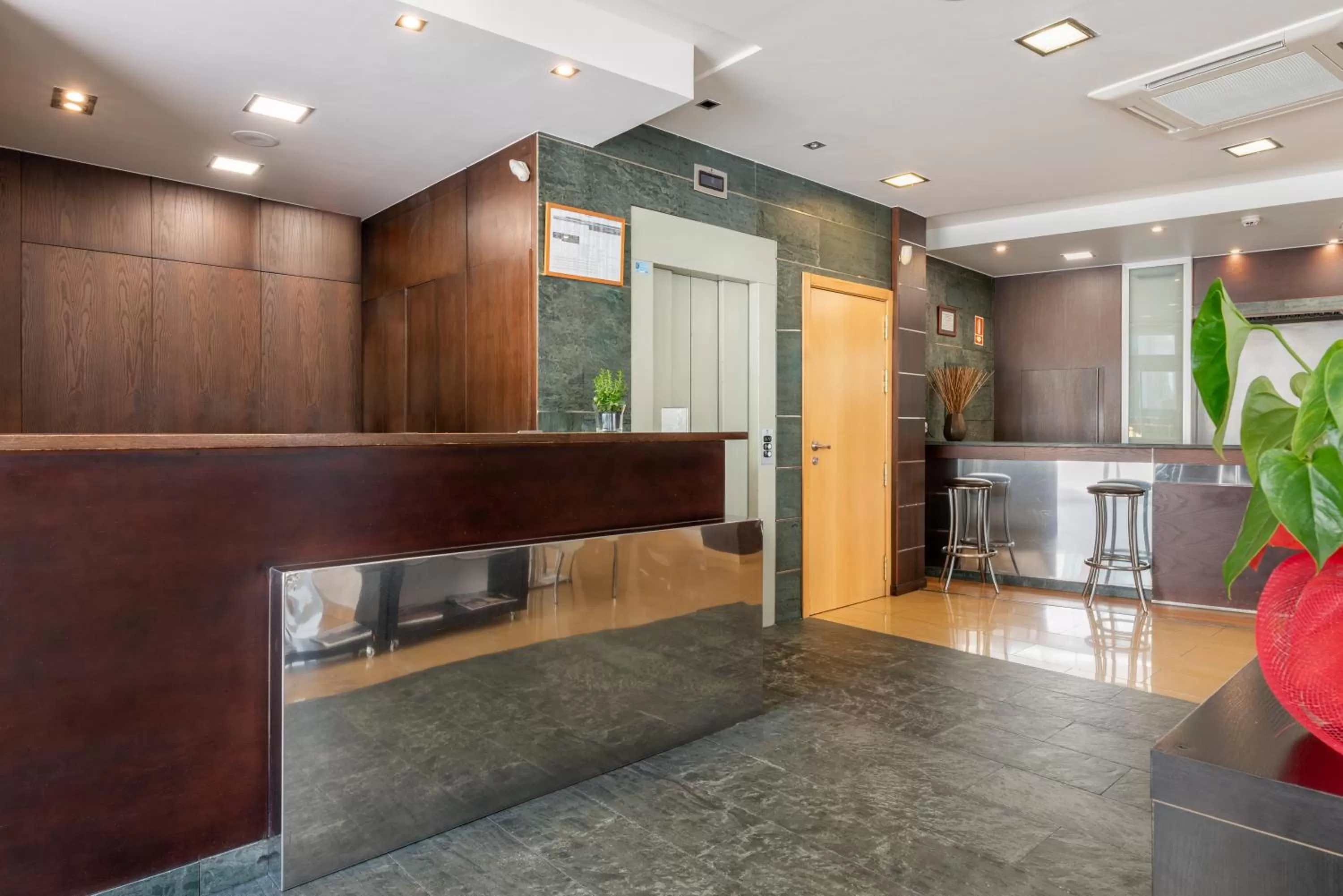 Lobby or reception in Exe Puerta San Pedro