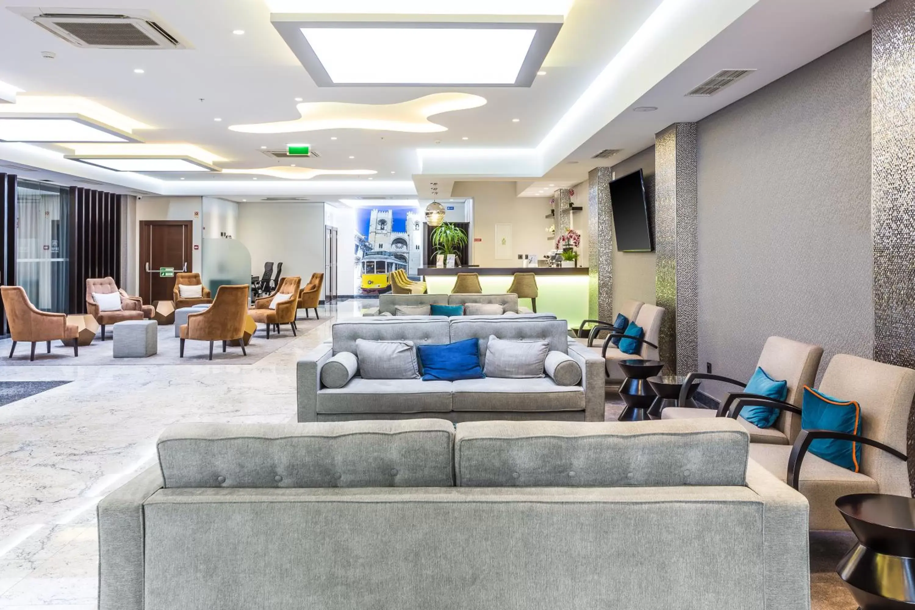 Communal lounge/ TV room, Lobby/Reception in Empire Lisbon Hotel