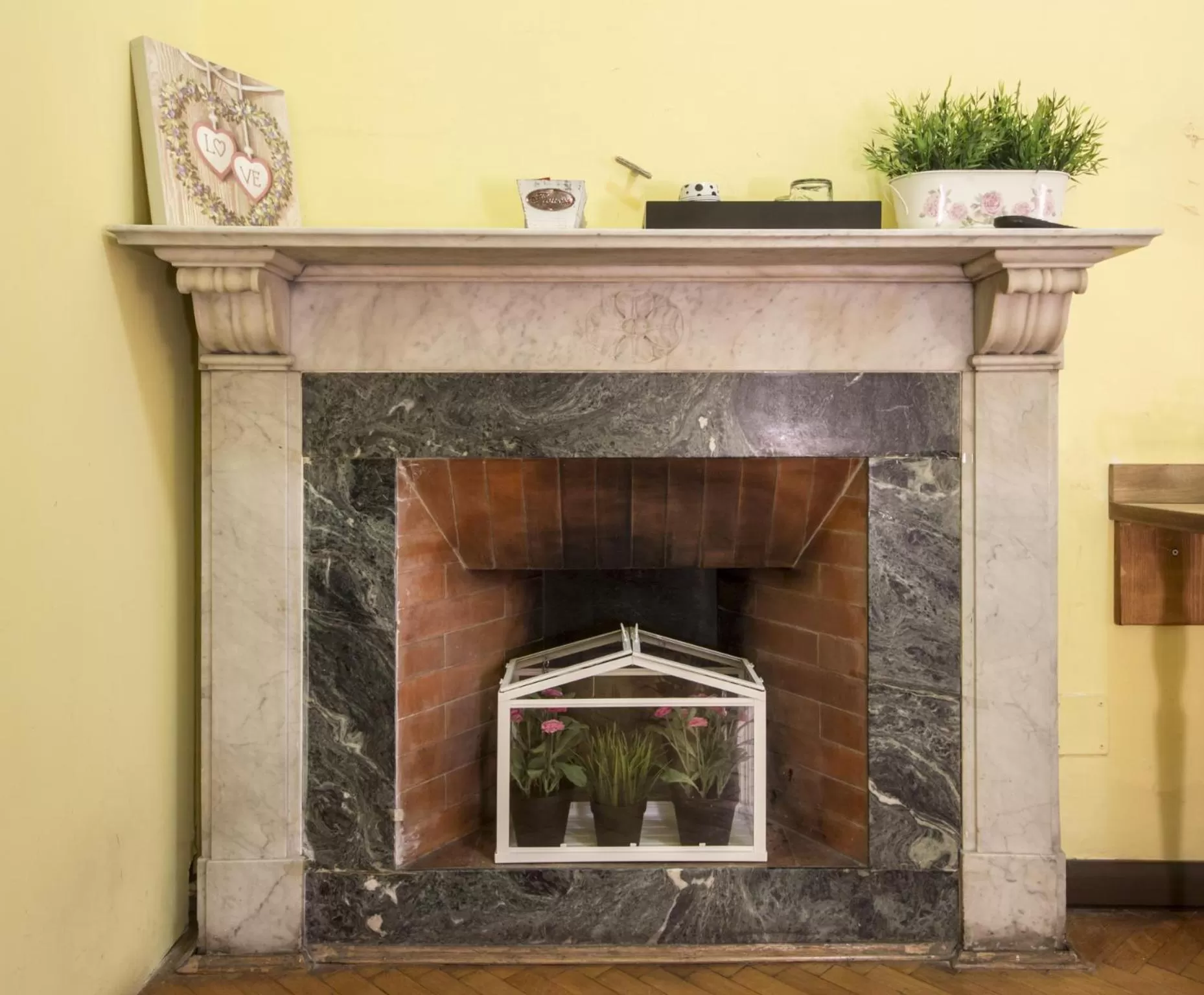 Decorative detail in Ridolfi Guest House