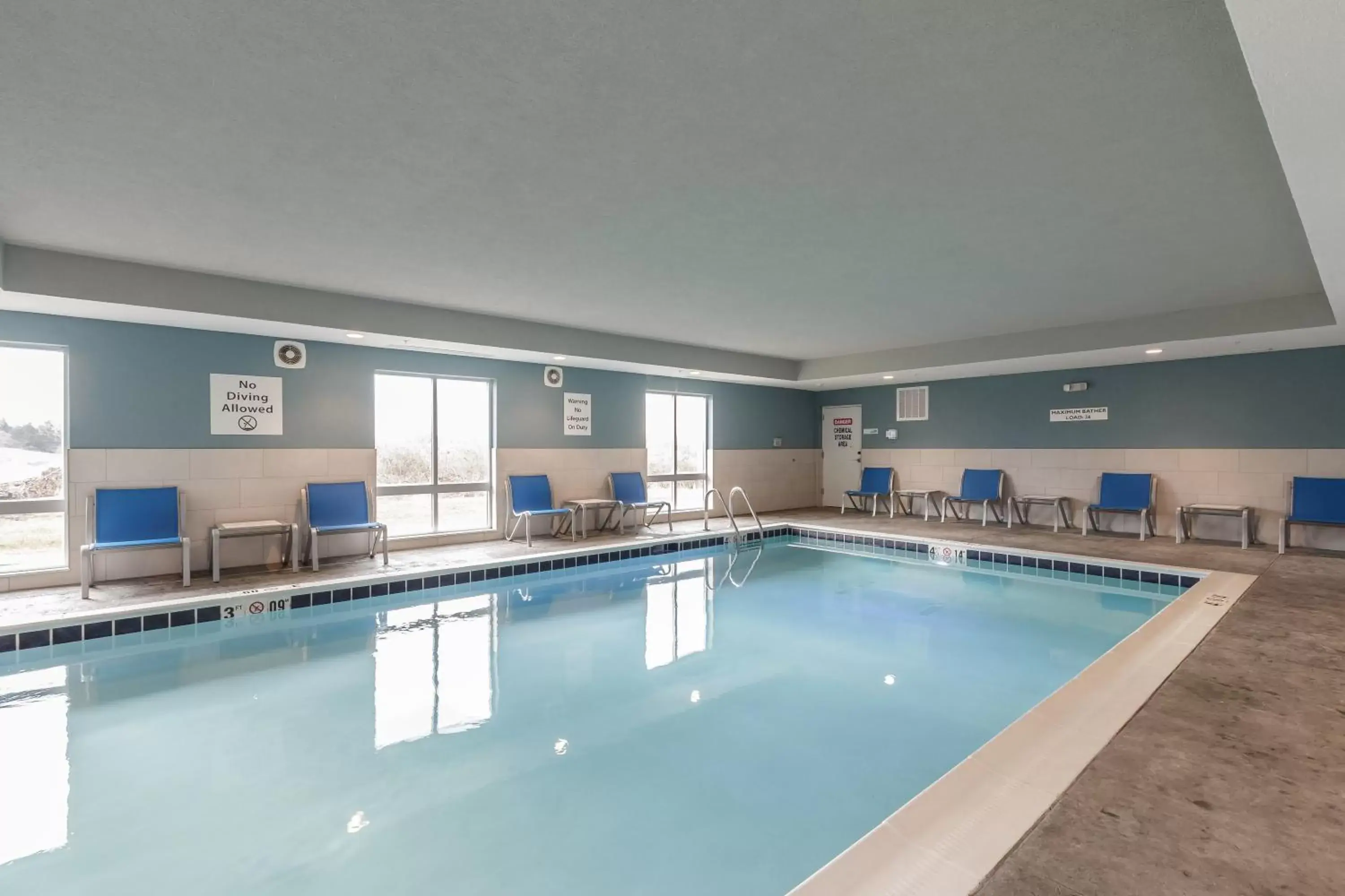 Swimming Pool in Holiday Inn Express & Suites- South Bend Casino, an IHG Hotel