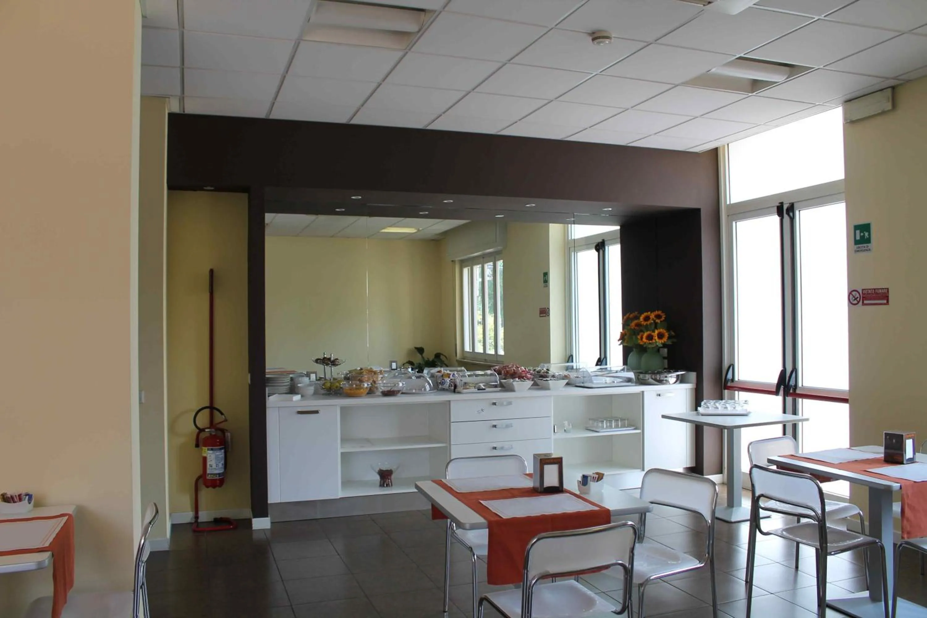 Restaurant/places to eat in Hotel Cremona Viale