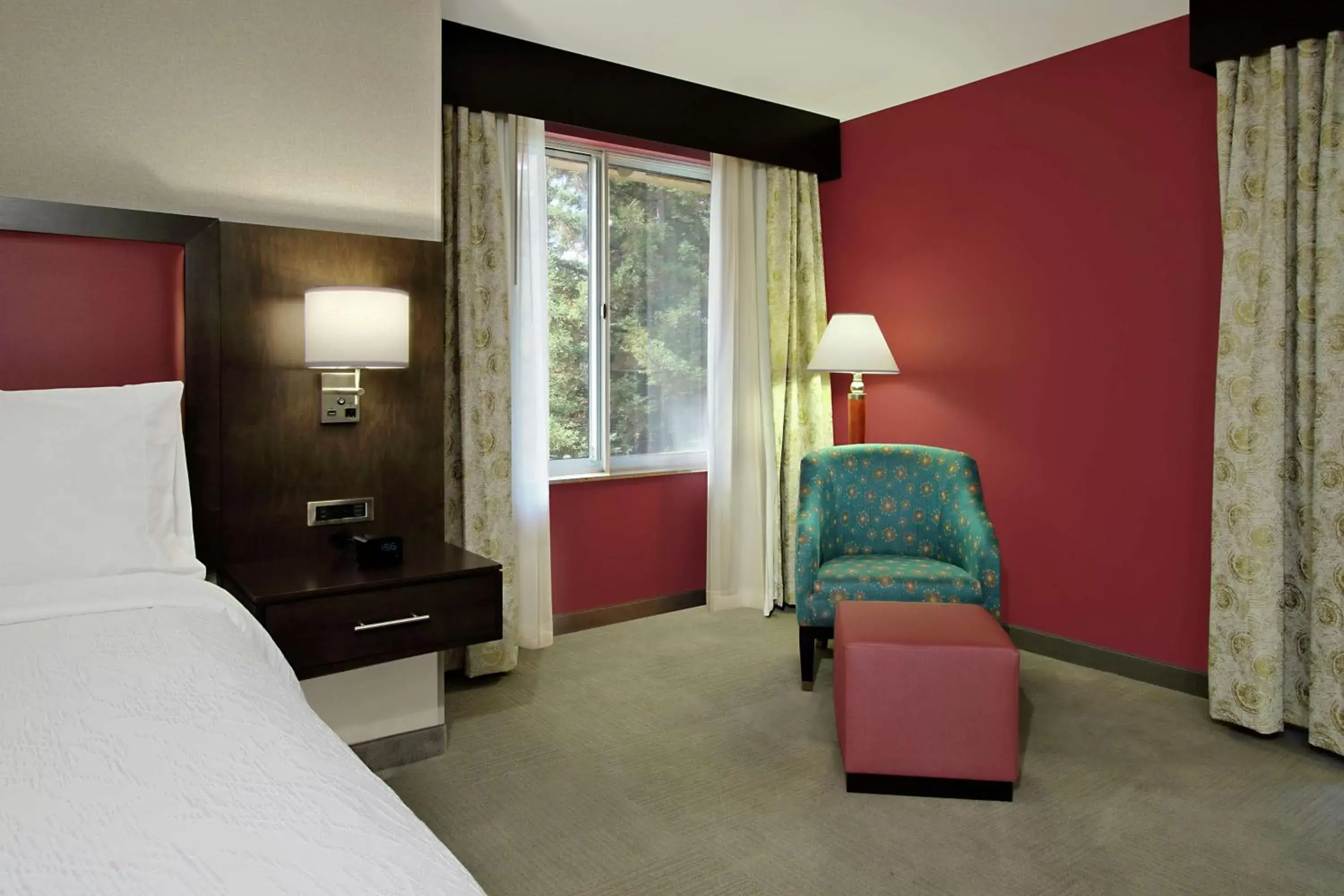 Corner King Room in Hilton Garden Inn Sonoma County Airport Corner King Room in Hilton Garden Inn Sonoma County Airport