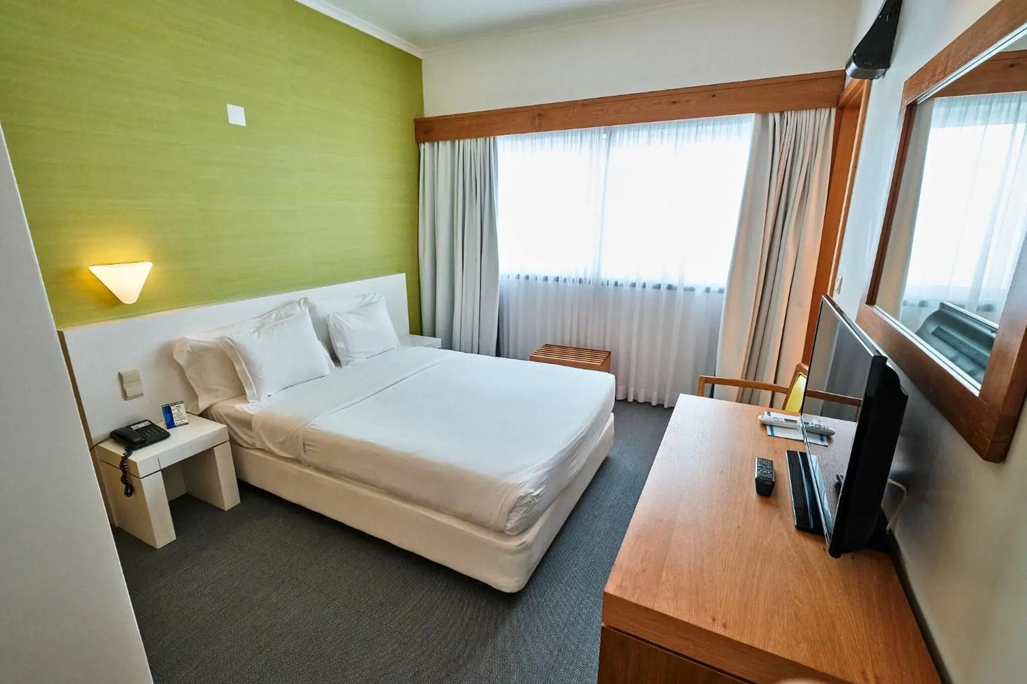 Small Double Room in Hotel Varandas do Atlântico by RIDAN Hotels Small Double Room in Hotel Varandas do Atlântico by RIDAN Hotels