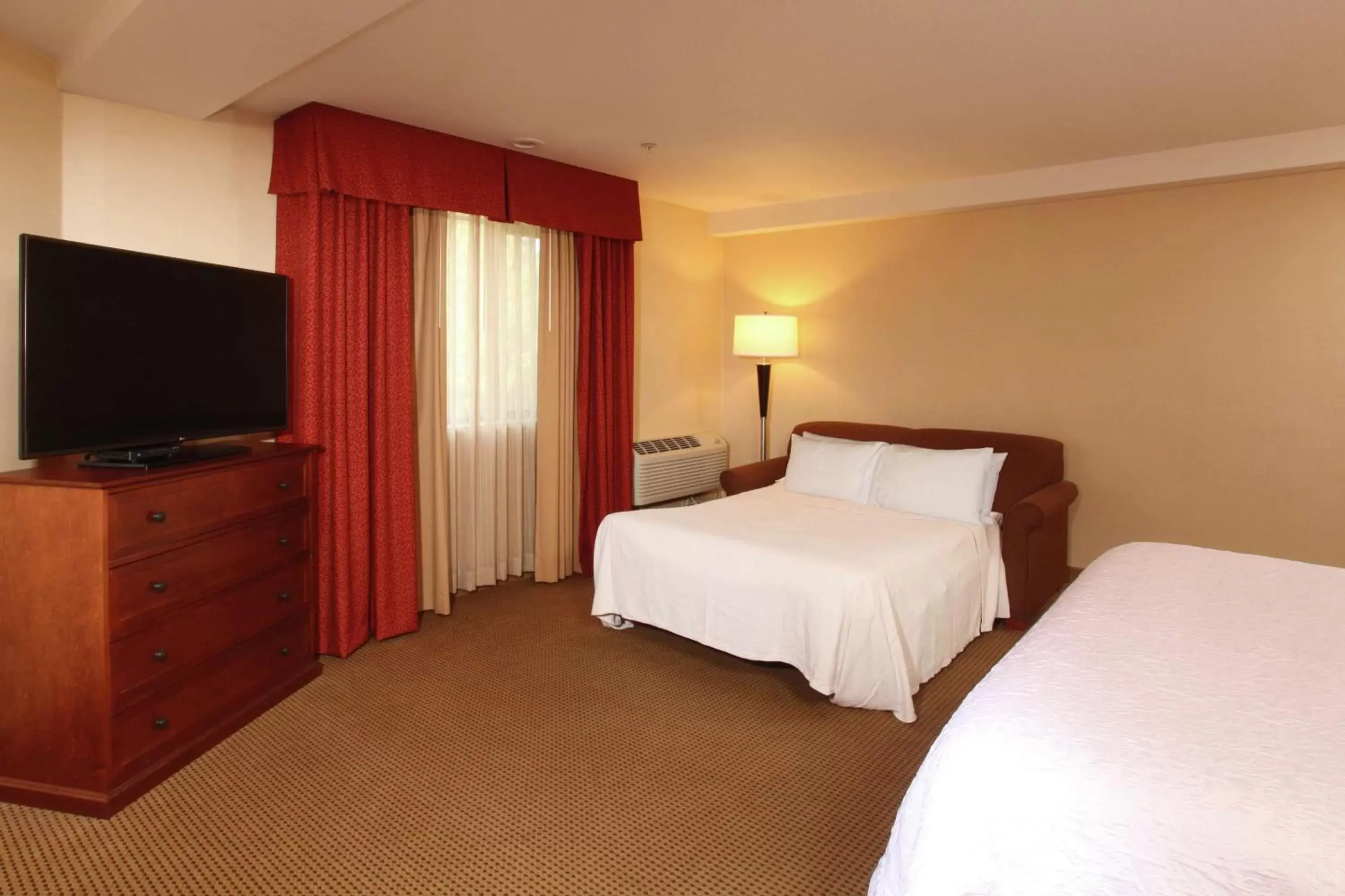 Bedroom, Bed in Hampton Inn By Hilton Spokane