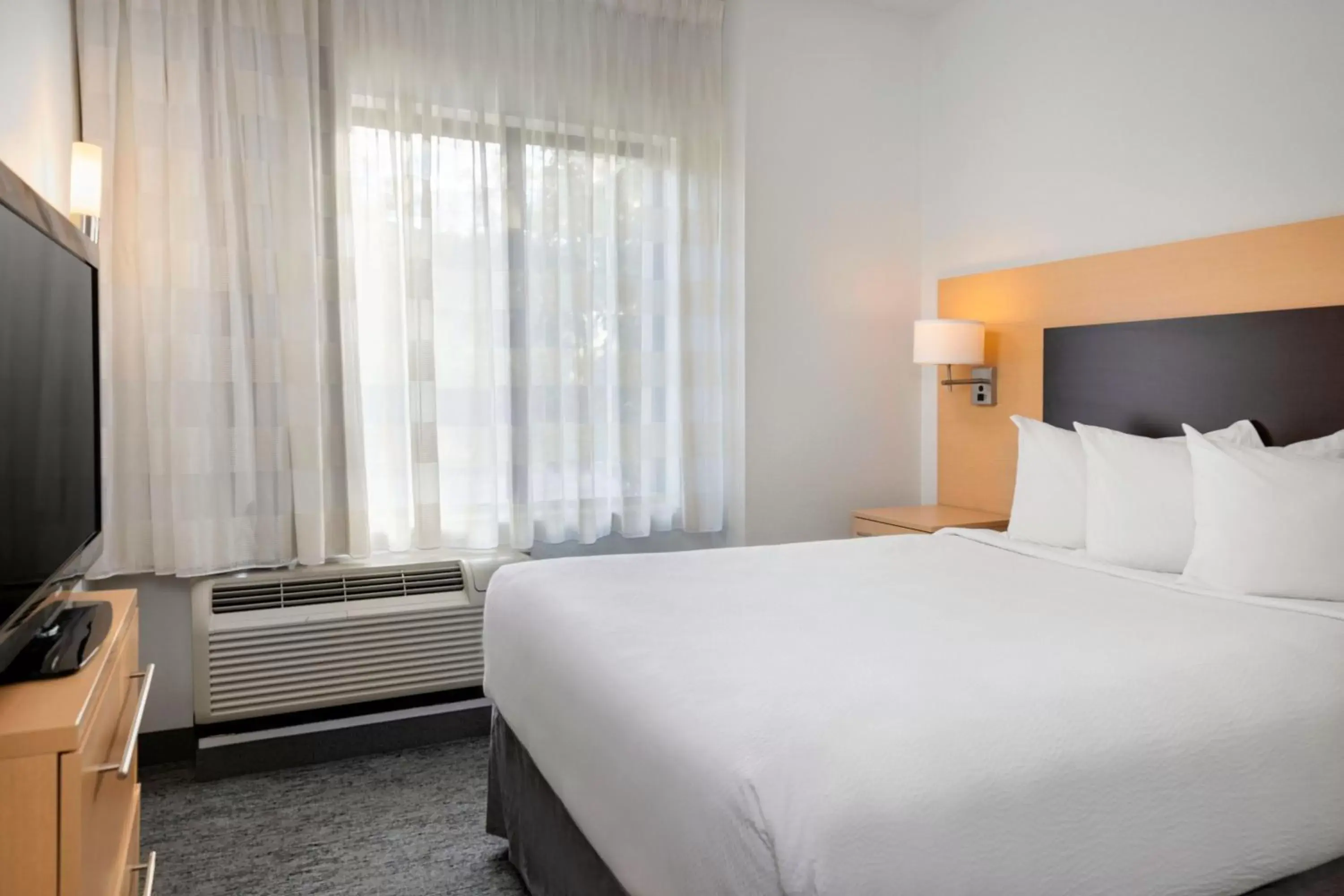 Bedroom, Bed in TownePlace Suites by Marriott York