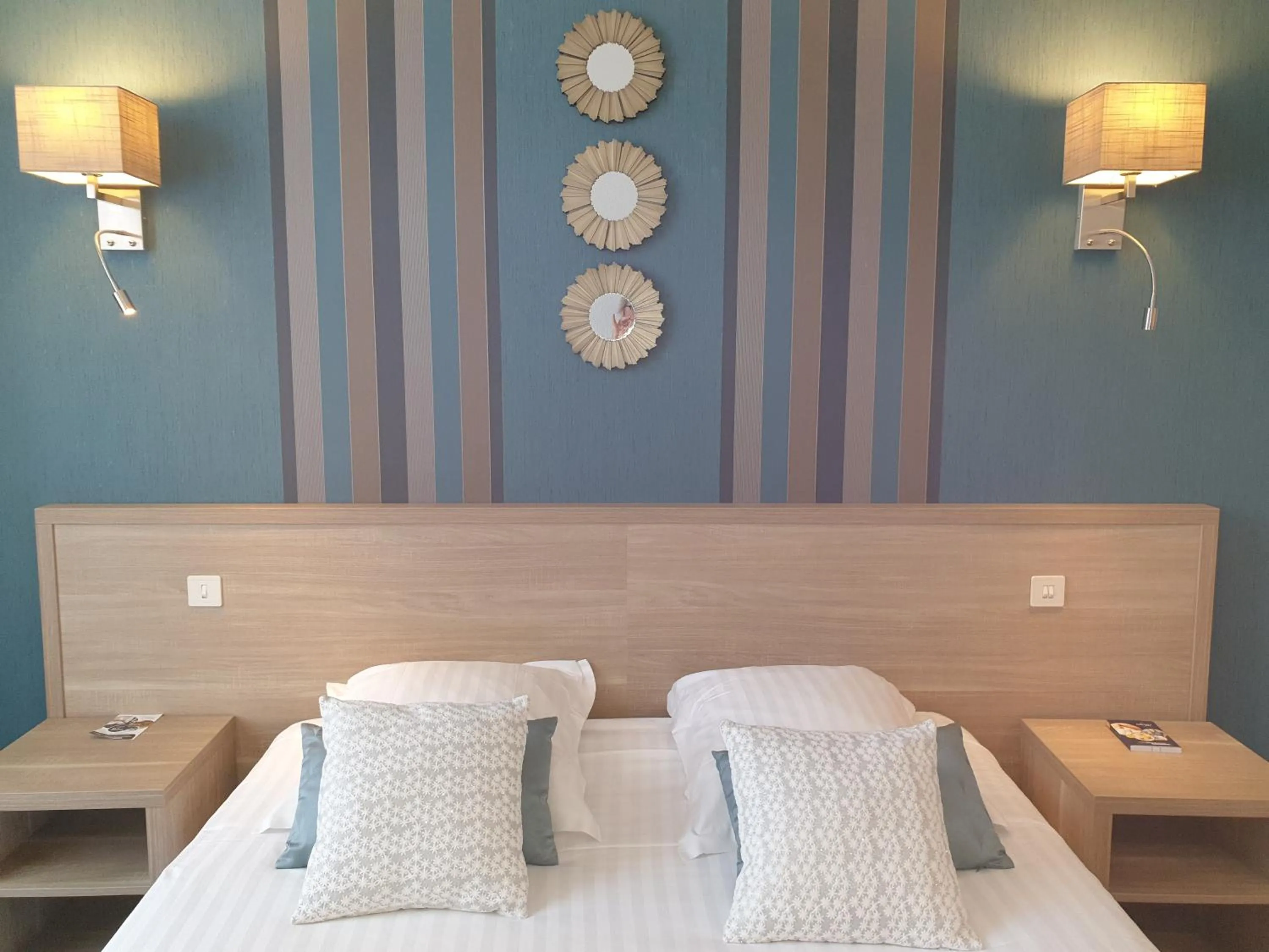 Bed in Hôtel Le Rohan Charme et Caractère