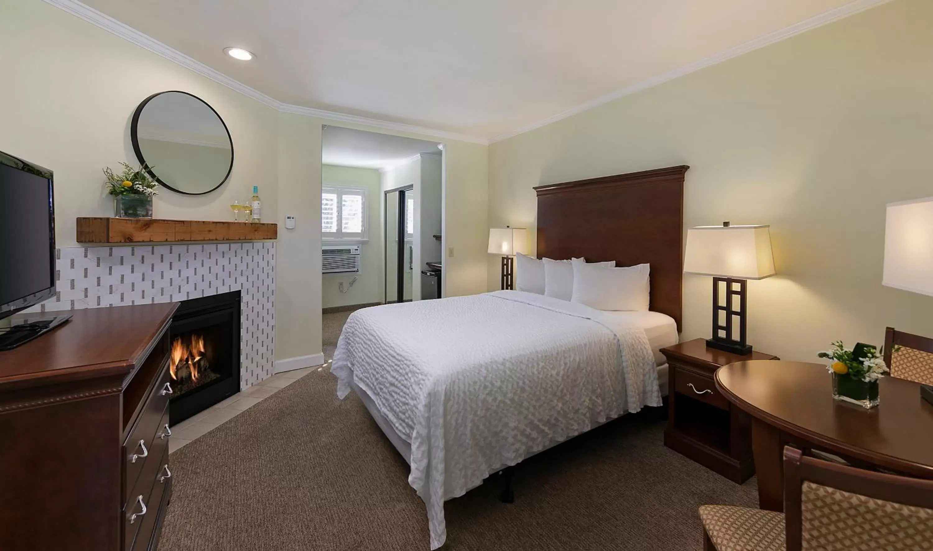 Bed in Paso Robles Inn