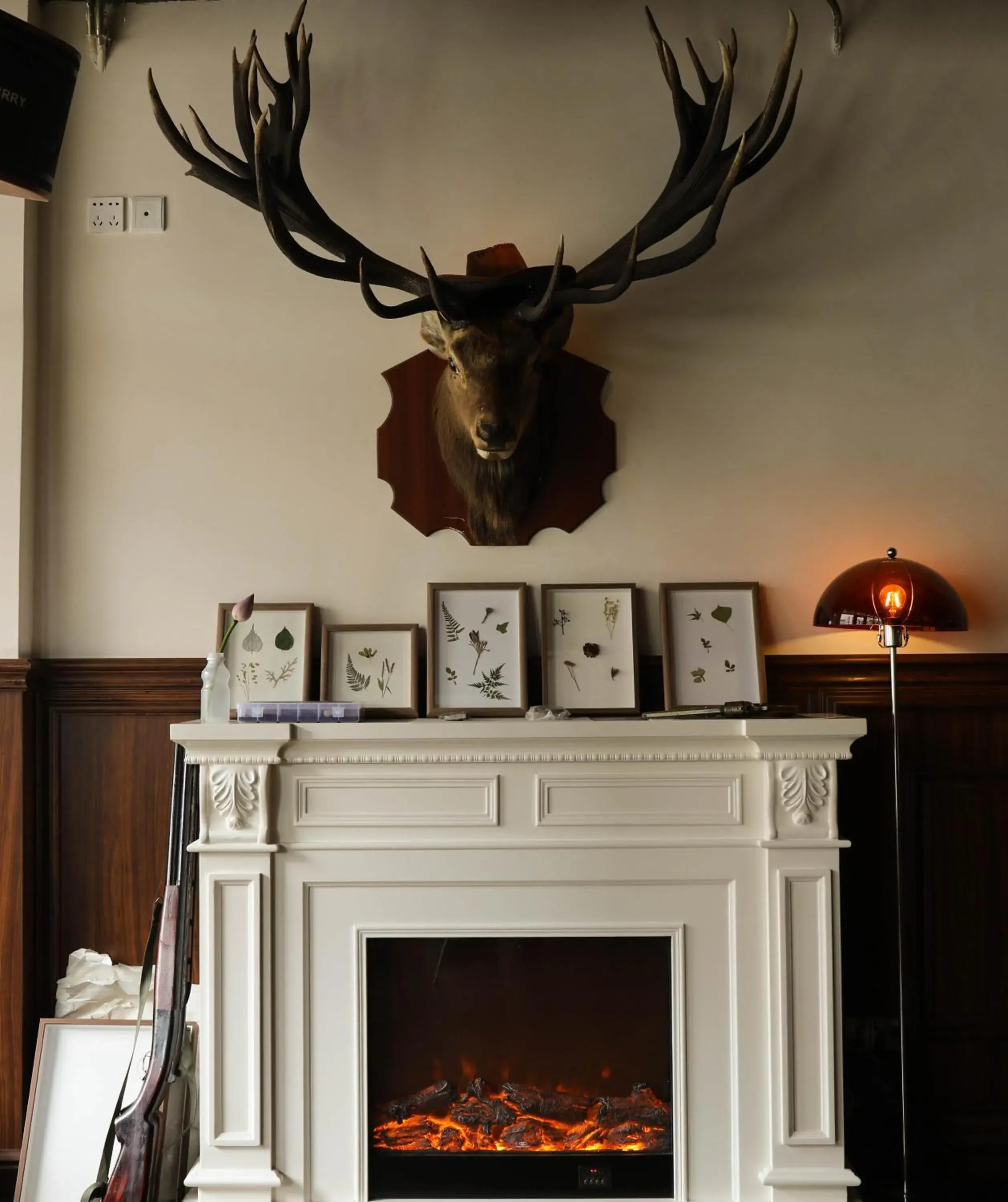 Lounge or bar in SONDERIA Lazybones Hostel- Wenshu Temple Side, Chill Hostel with All-Day Brunch, Travel Agency in English & Local Bar Vibes Lounge or bar in SONDERIA Lazybones Hostel- Wenshu Temple Side, Chill Hostel with All-Day Brunch, Travel Agency in English & Local Bar Vibes