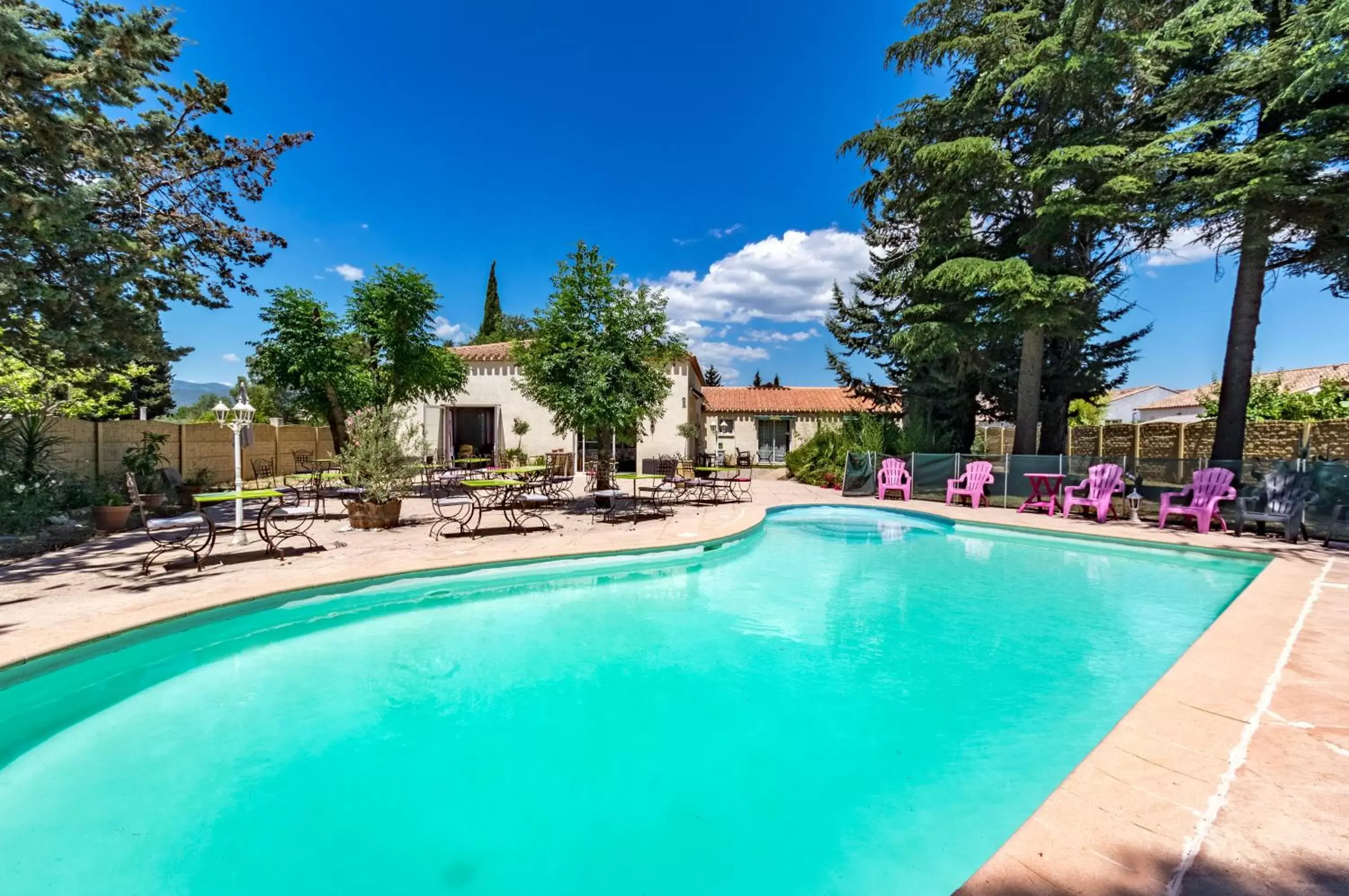 Property building, Swimming Pool in Hotel Le Vieux Moulin