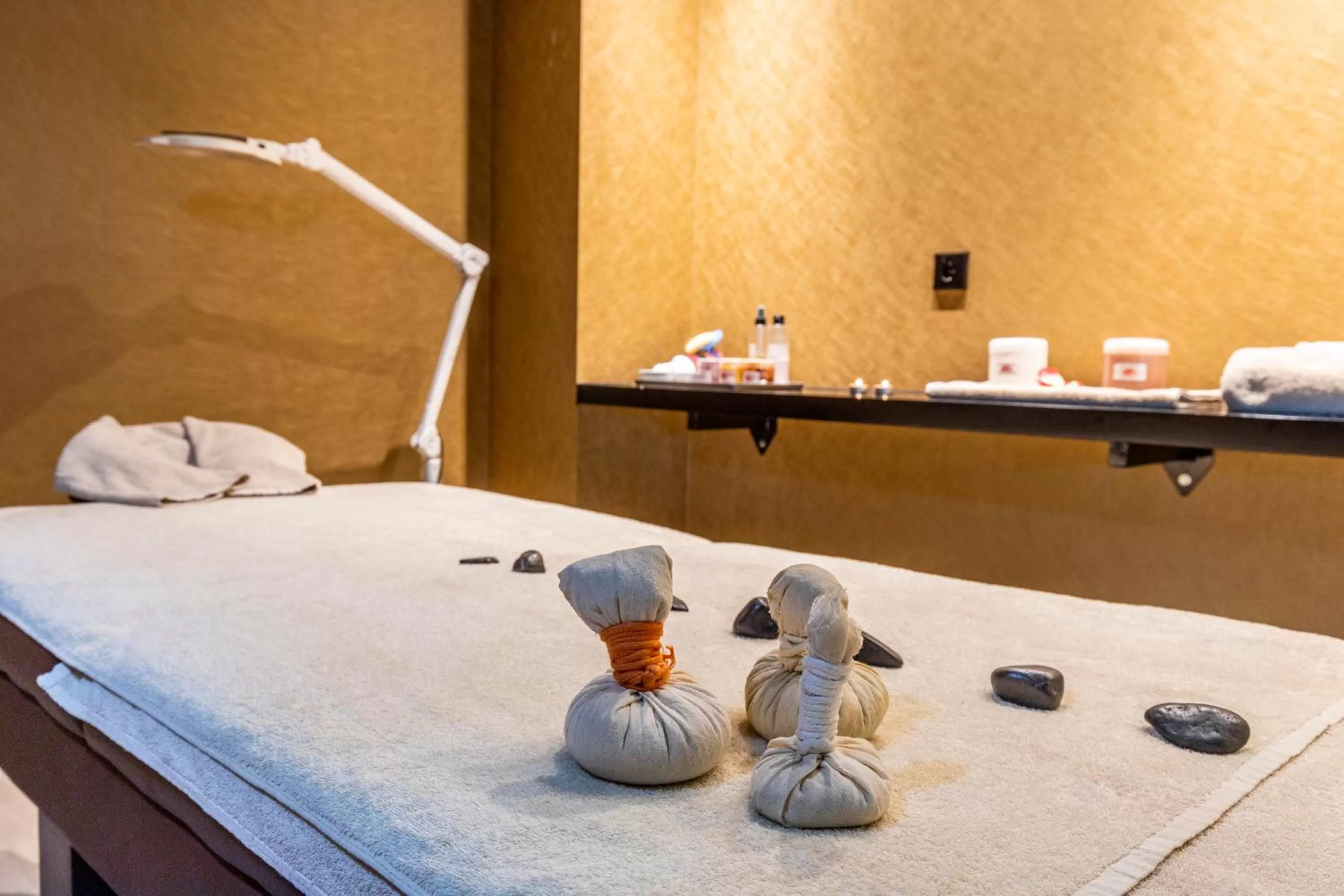 Massage, Bed in Evidencia Belverde Hotel