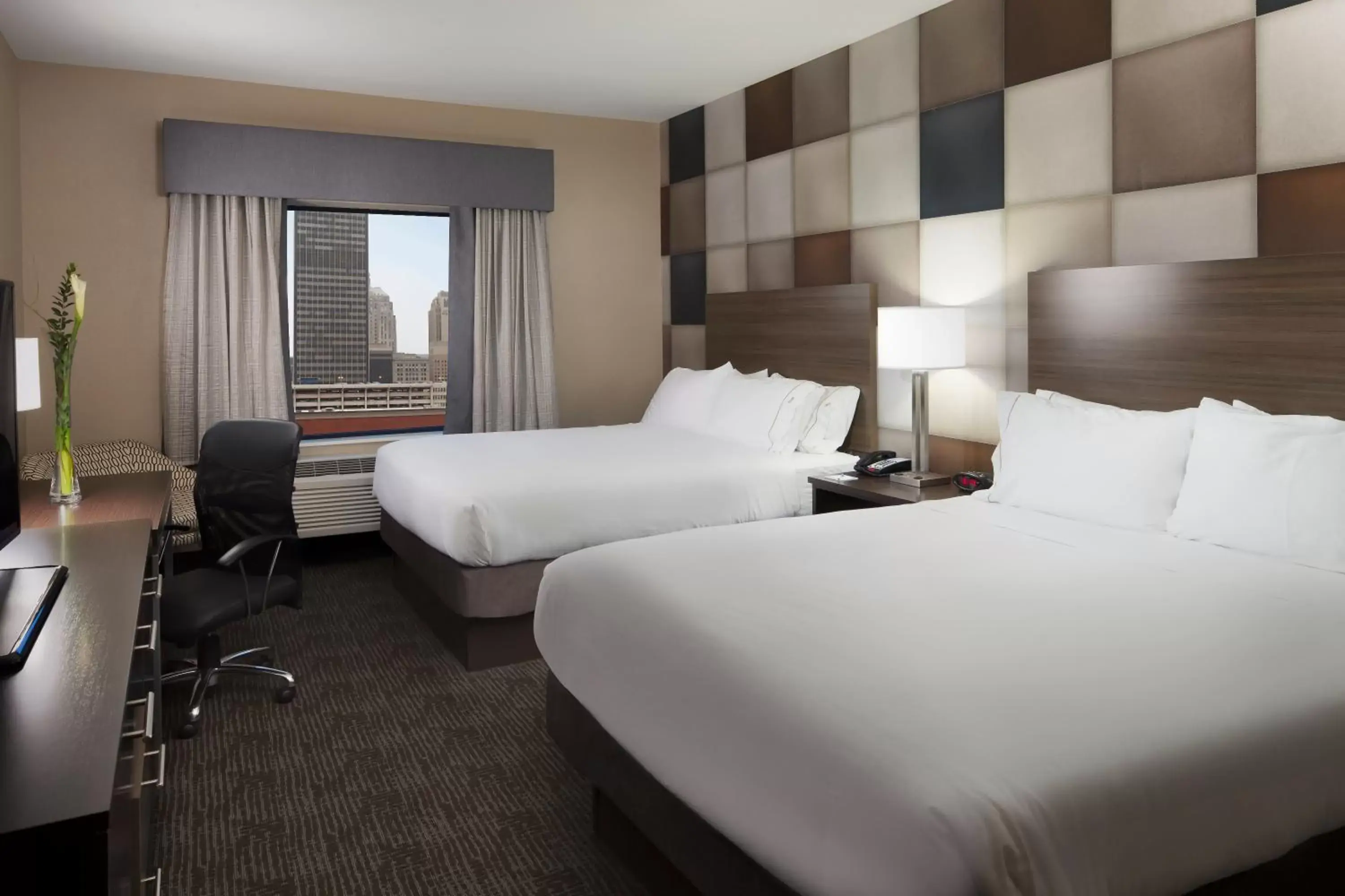 Photo of the whole room, Bed in Holiday Inn Express & Suites Oklahoma City Downtown - Bricktown, an IHG Hotel