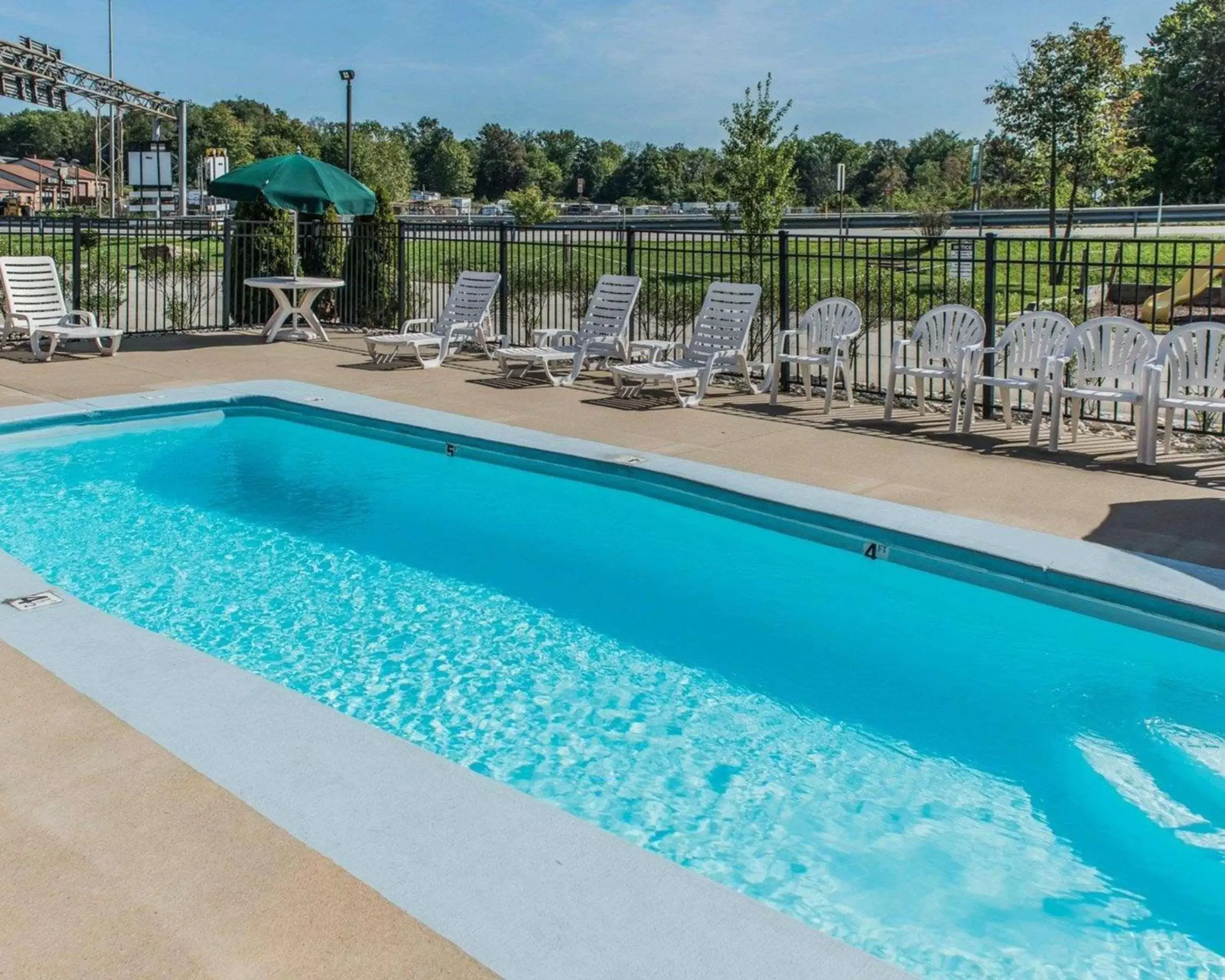 On site, Swimming Pool in Comfort Inn Belle Vernon