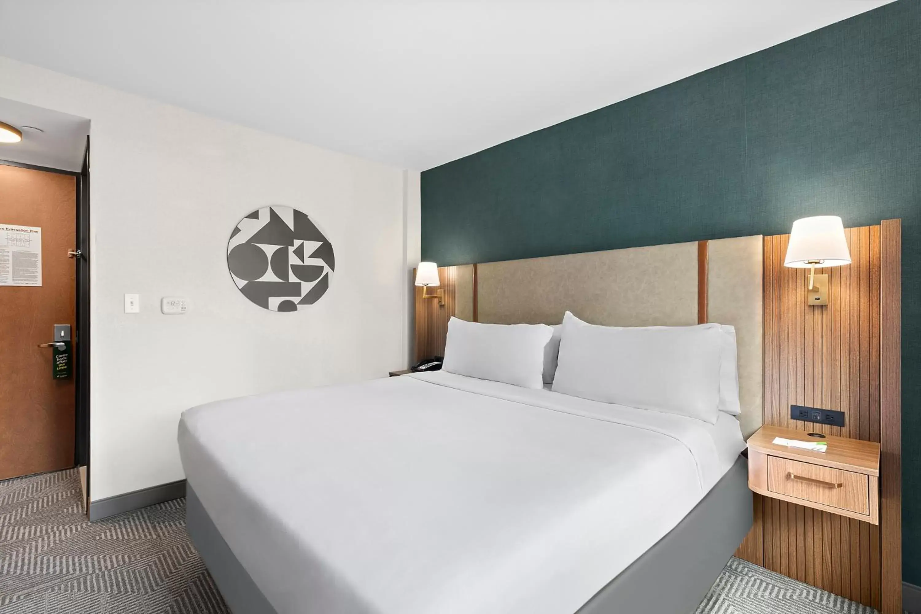 Bed in Holiday Inn Manhattan 6th Ave - Chelsea, an IHG Hotel