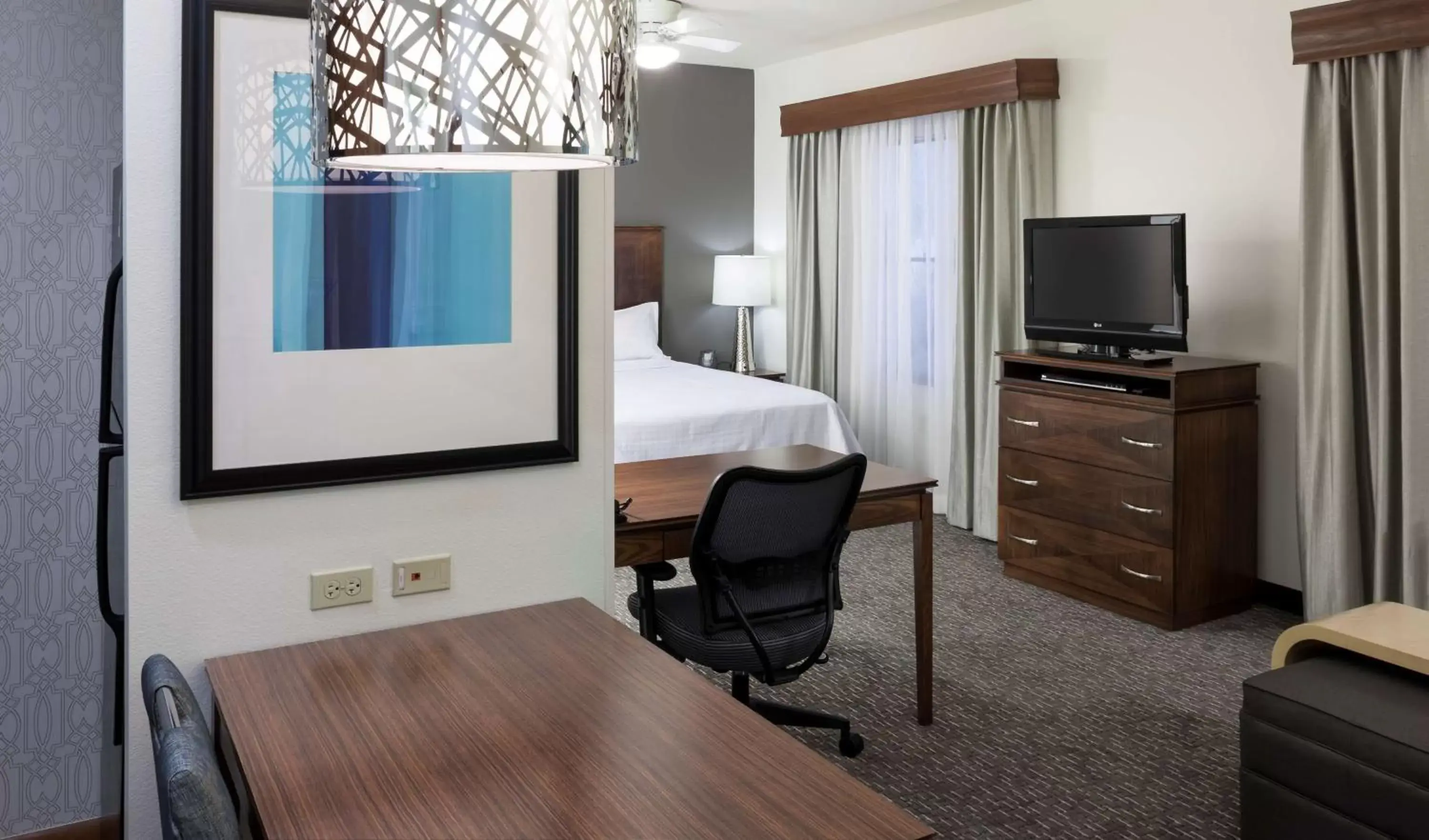 Bedroom, TV/Entertainment Center in Homewood Suites by Hilton Phoenix North-Happy Valley