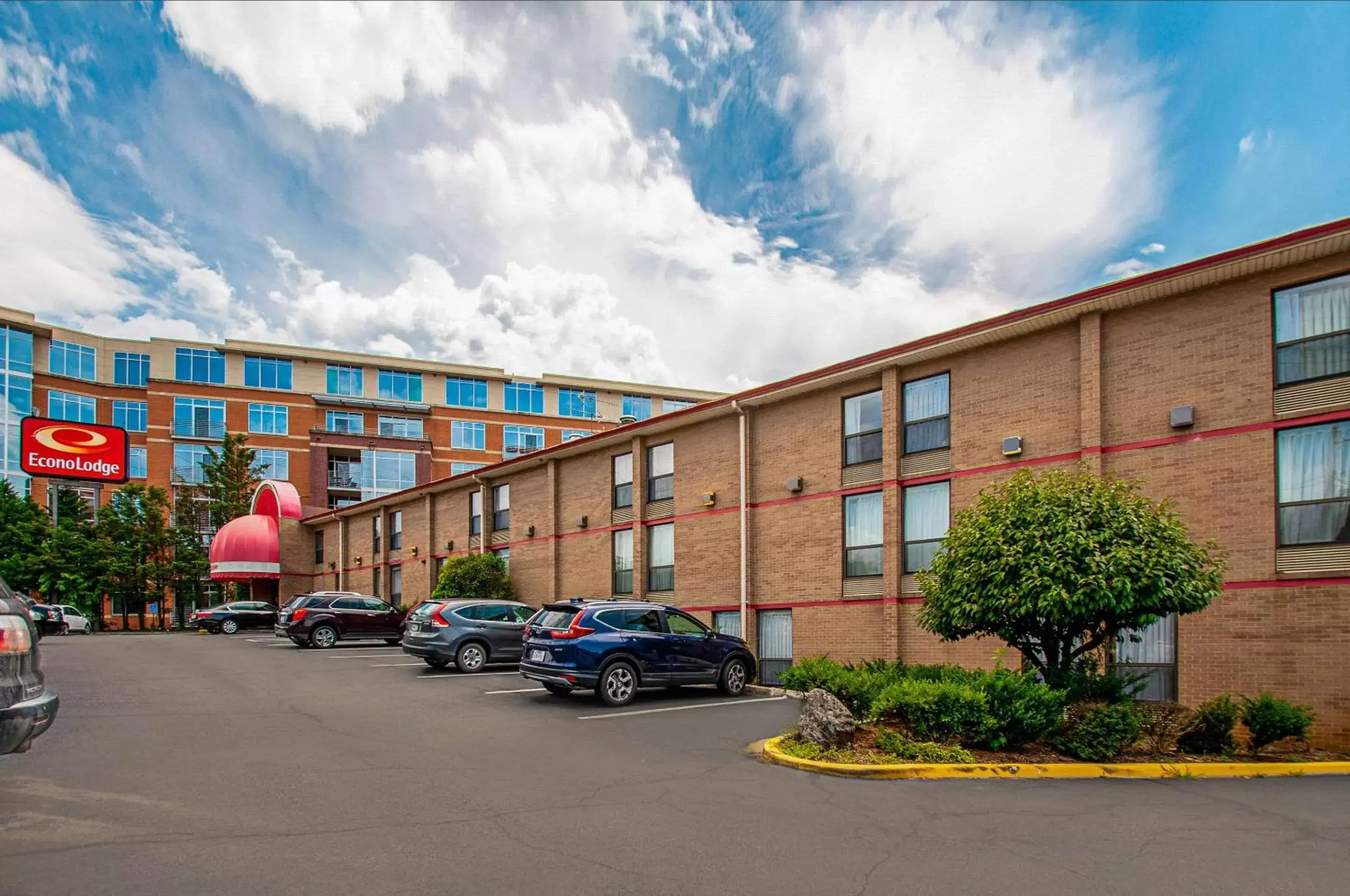 Property Building in Econo Lodge Metro