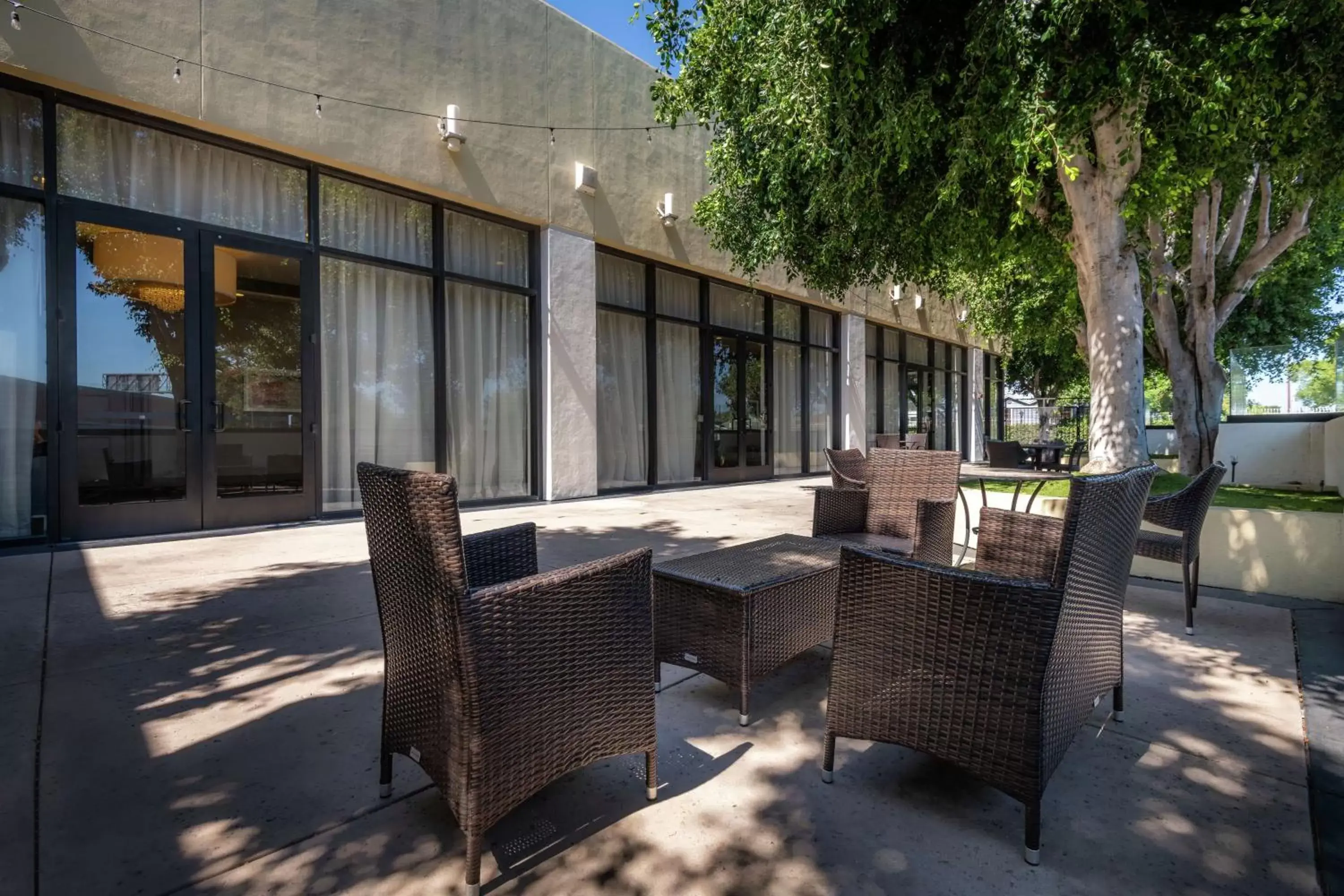 Meeting/conference room, Patio/Outdoor Area in DoubleTree by Hilton Los Angeles Norwalk