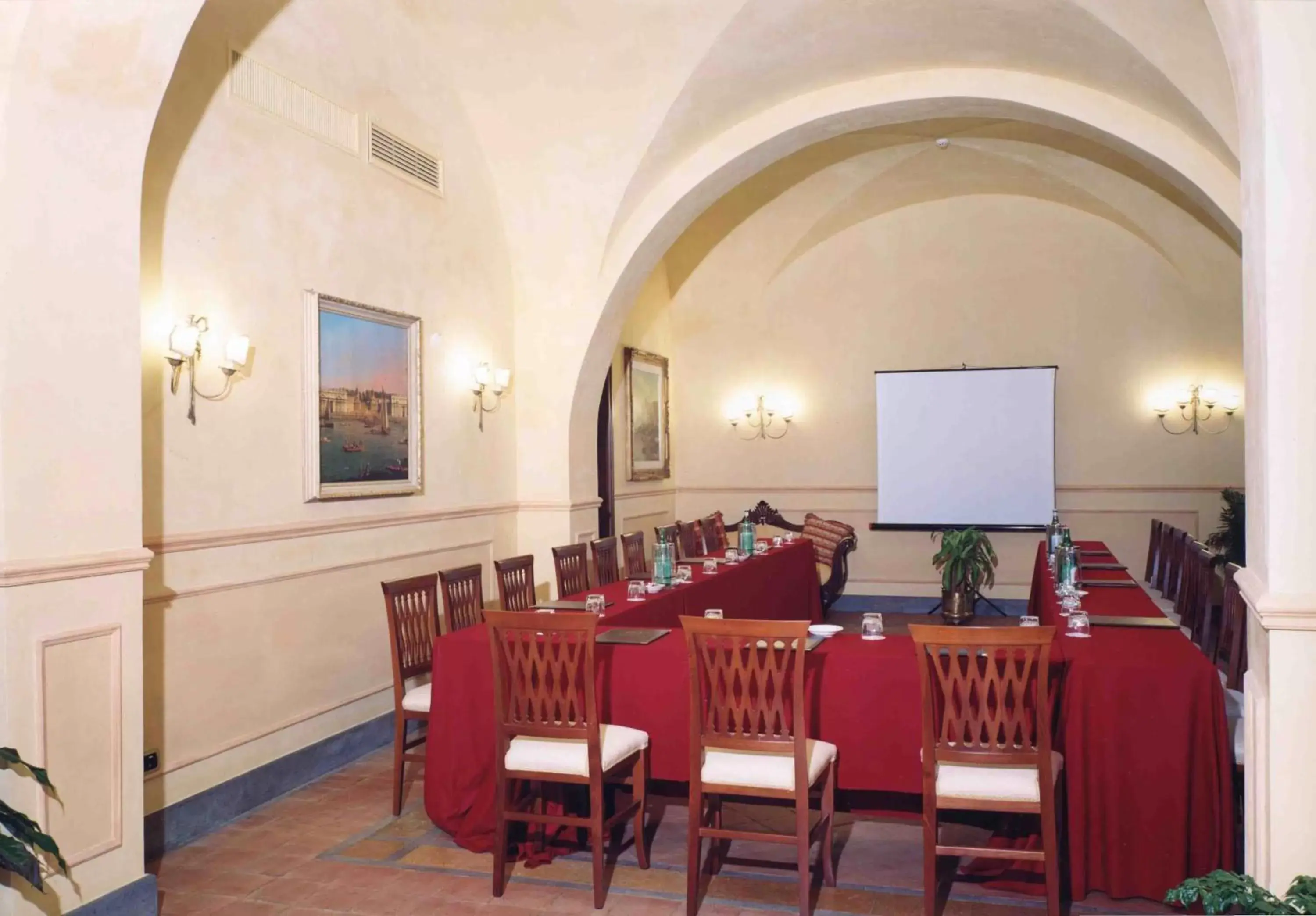 Business facilities in Hotel La Ville