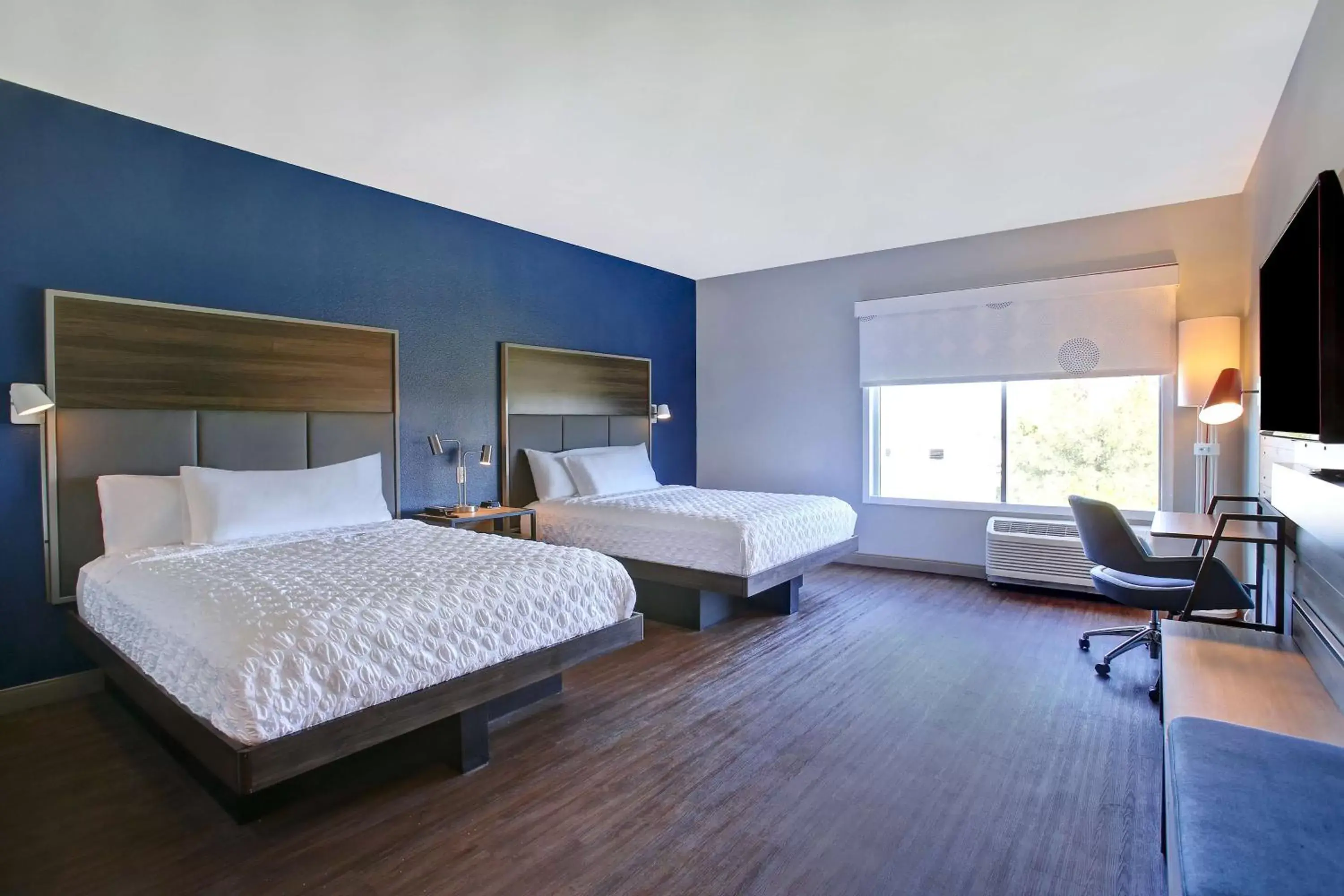 Bedroom, Bed in Tru By Hilton Monroe, Oh