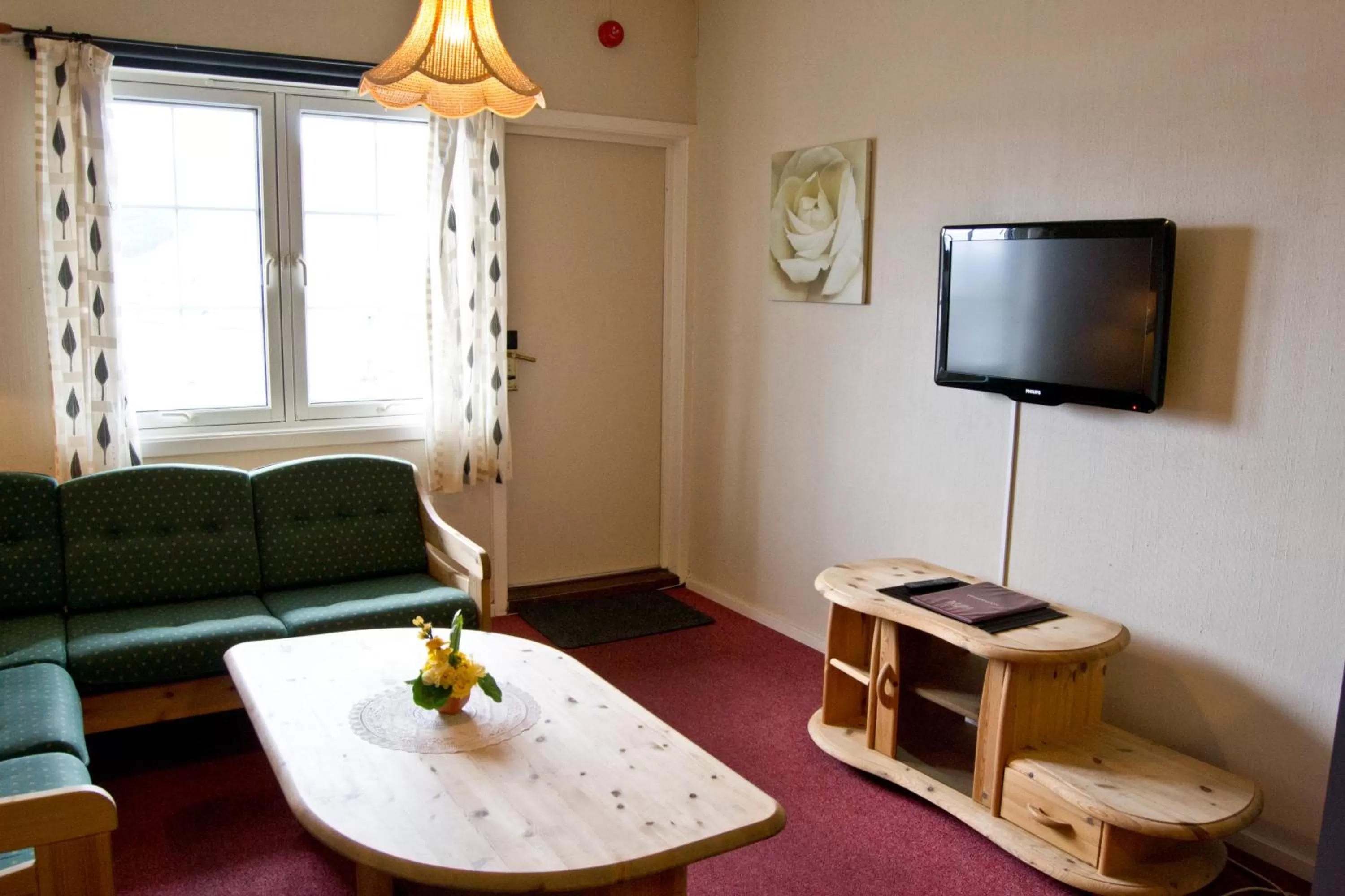 Day, TV/Entertainment Center in Moi Hotel